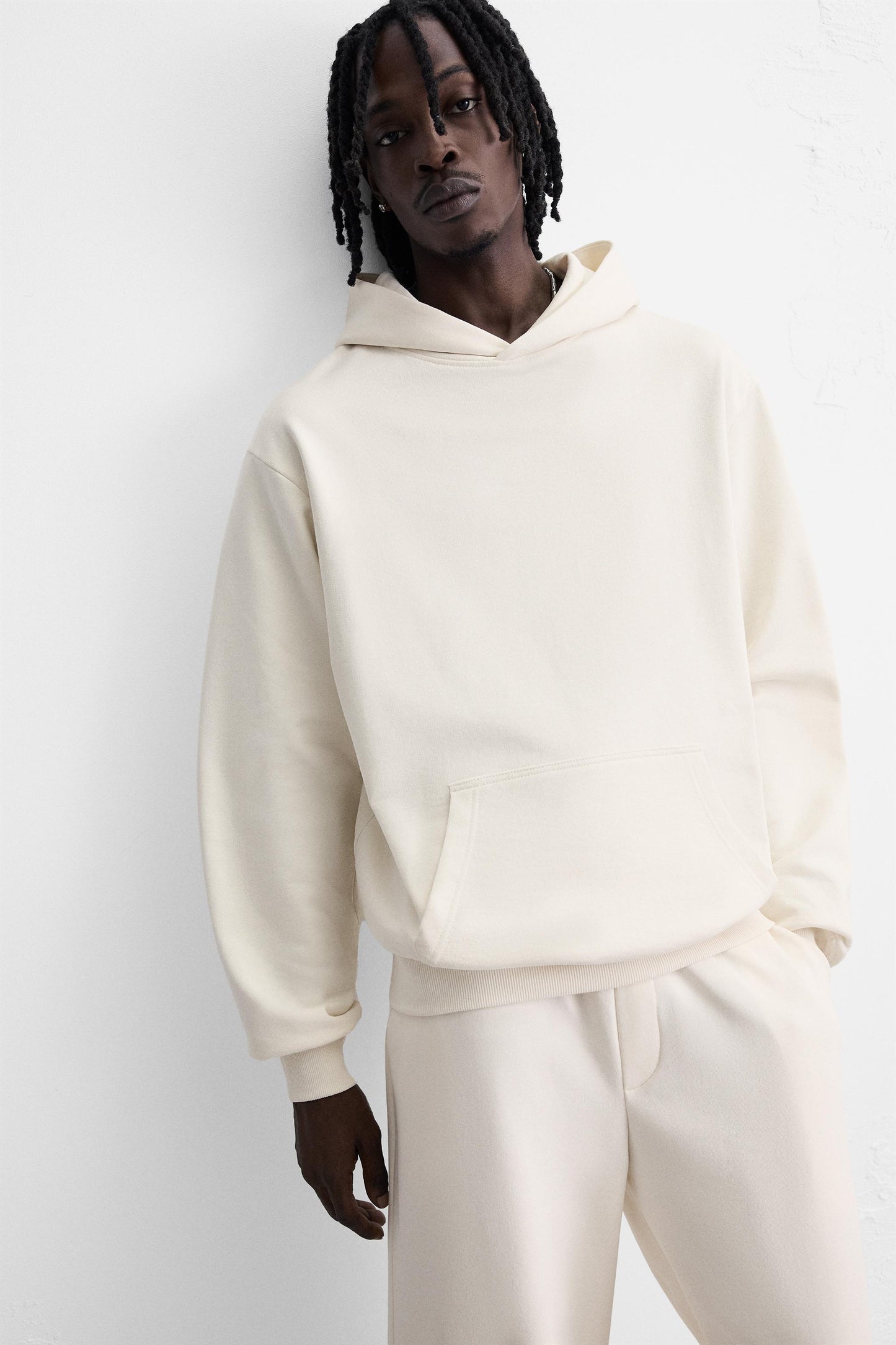 BASIC HOODIE SWEATSHIRT