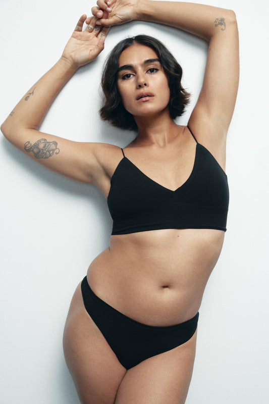 SEAMLESS TRIANGLE BRALETTE