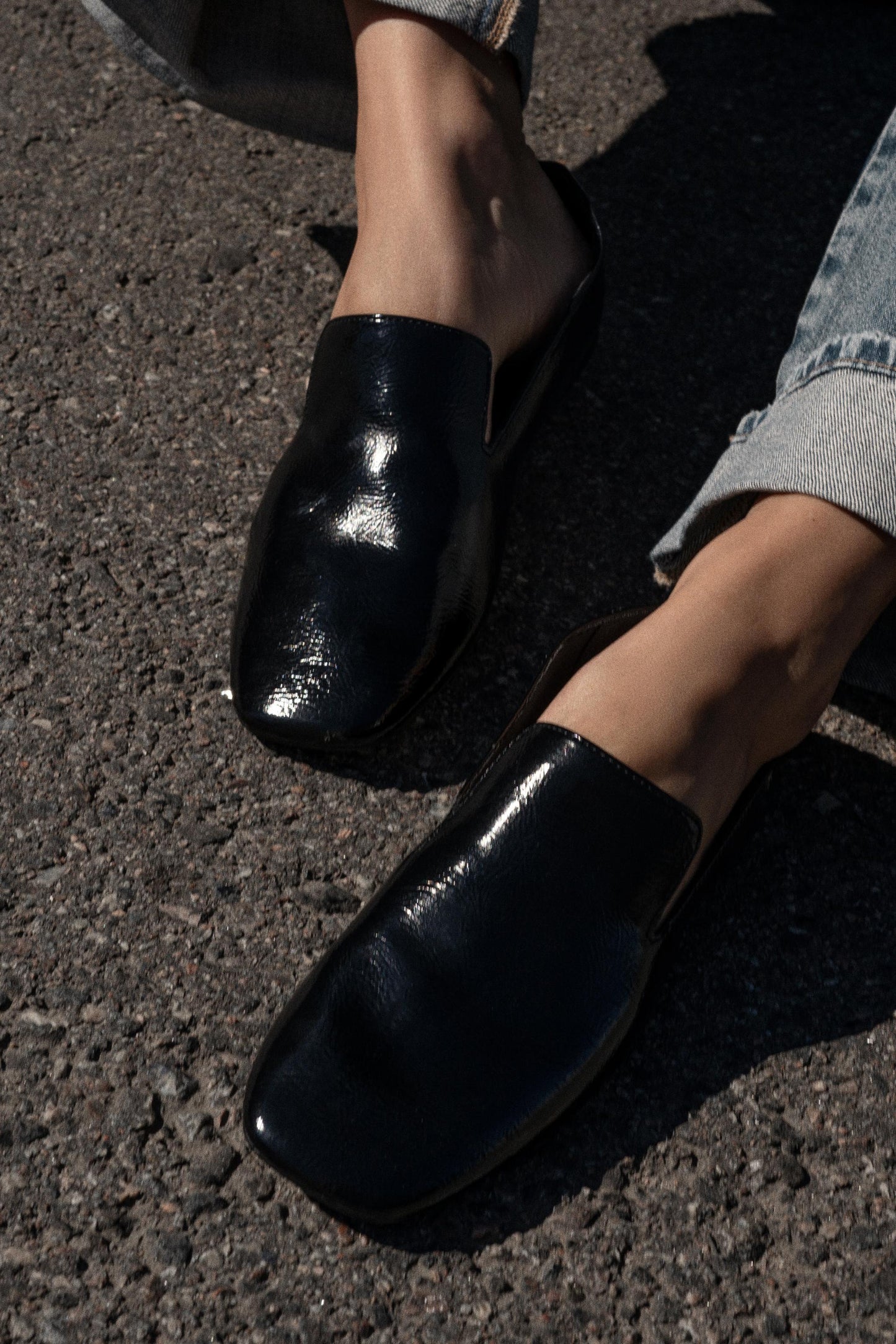 PATENT EFFECT LOAFERS