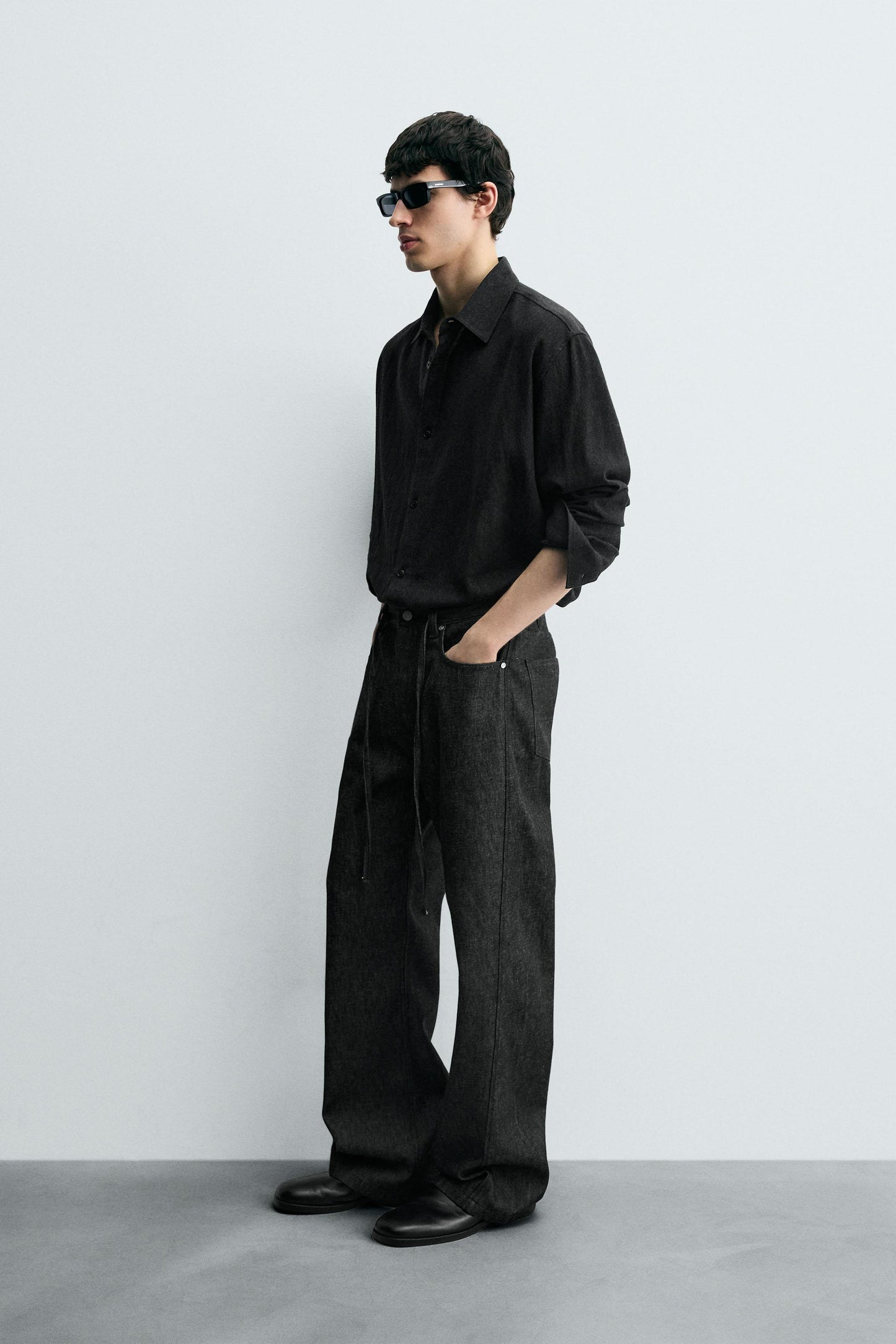 RELAXED FLARE FIT JEANS