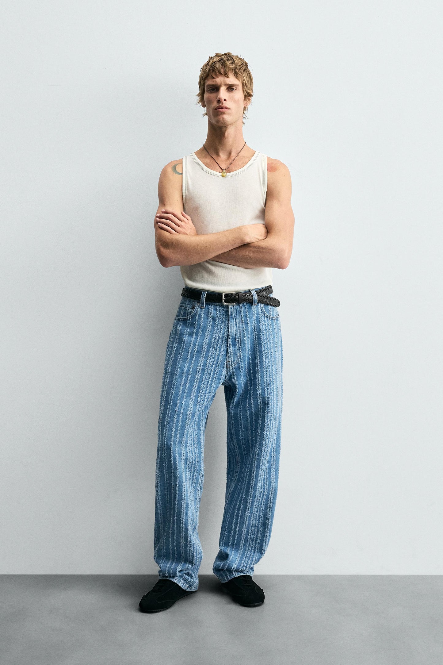 TEXTURED STRIPED JEANS