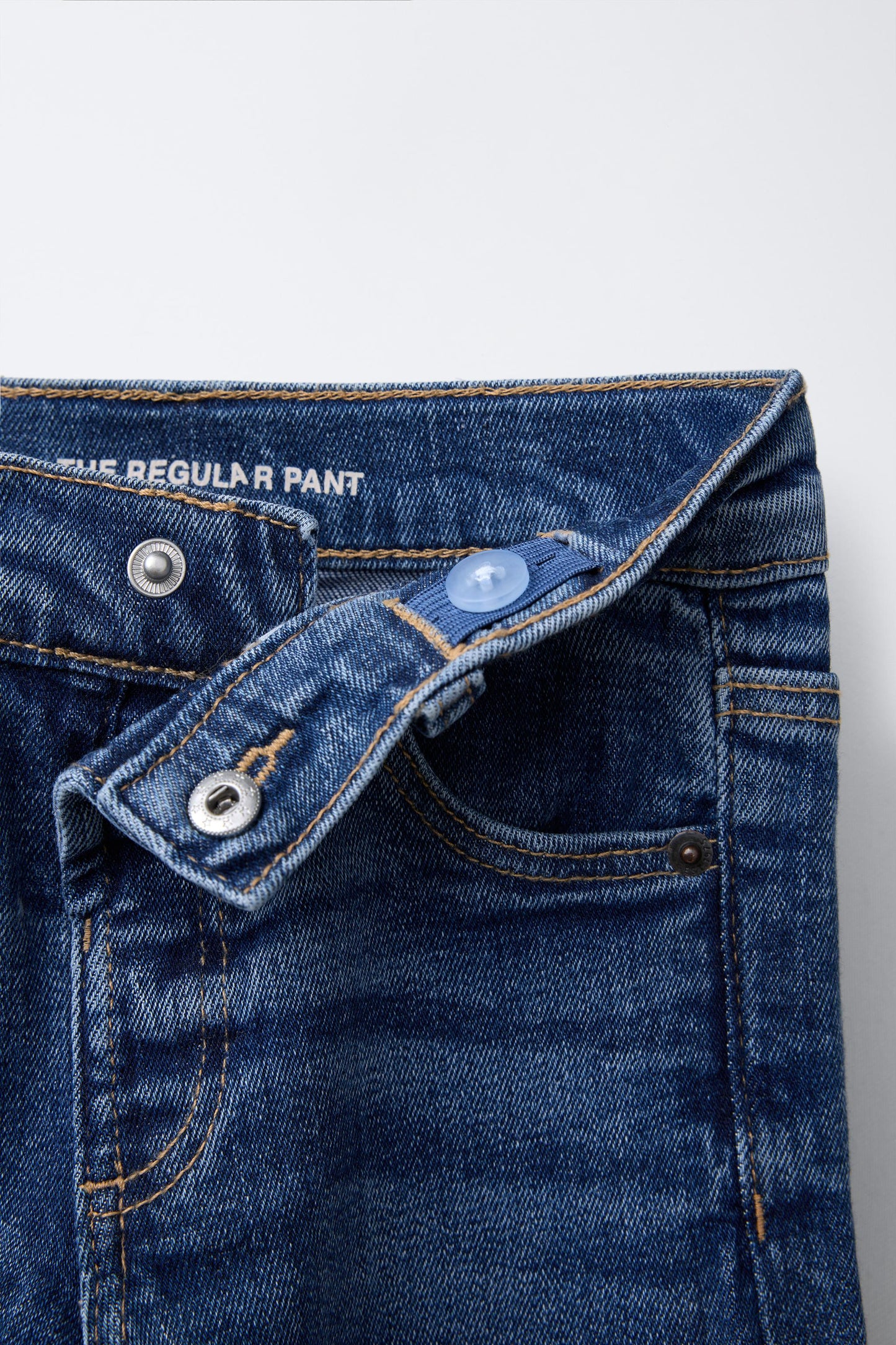 STRAIGHT FIT JEANS