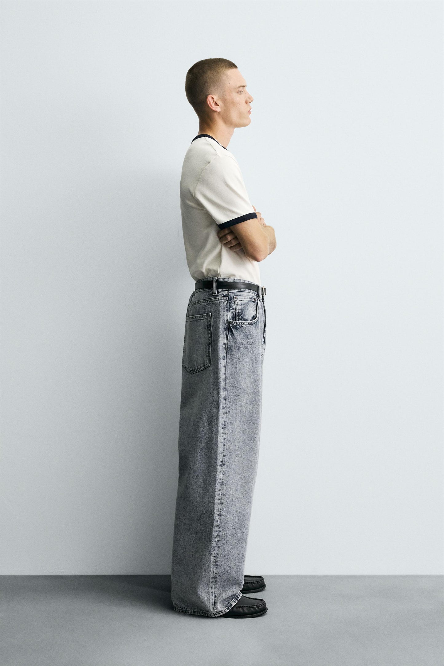 WIDE BAGGY FIT JEANS