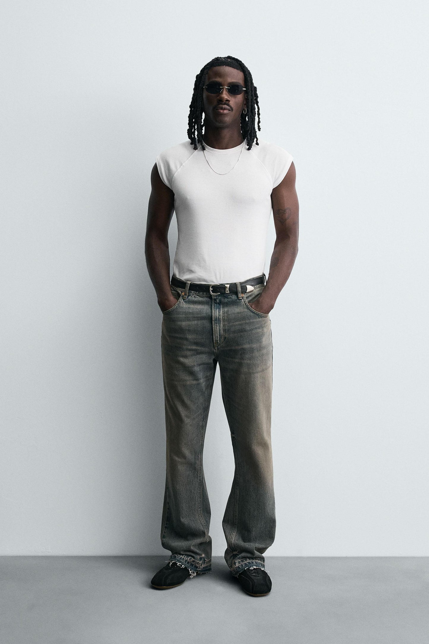 FLARE FIT JEANS