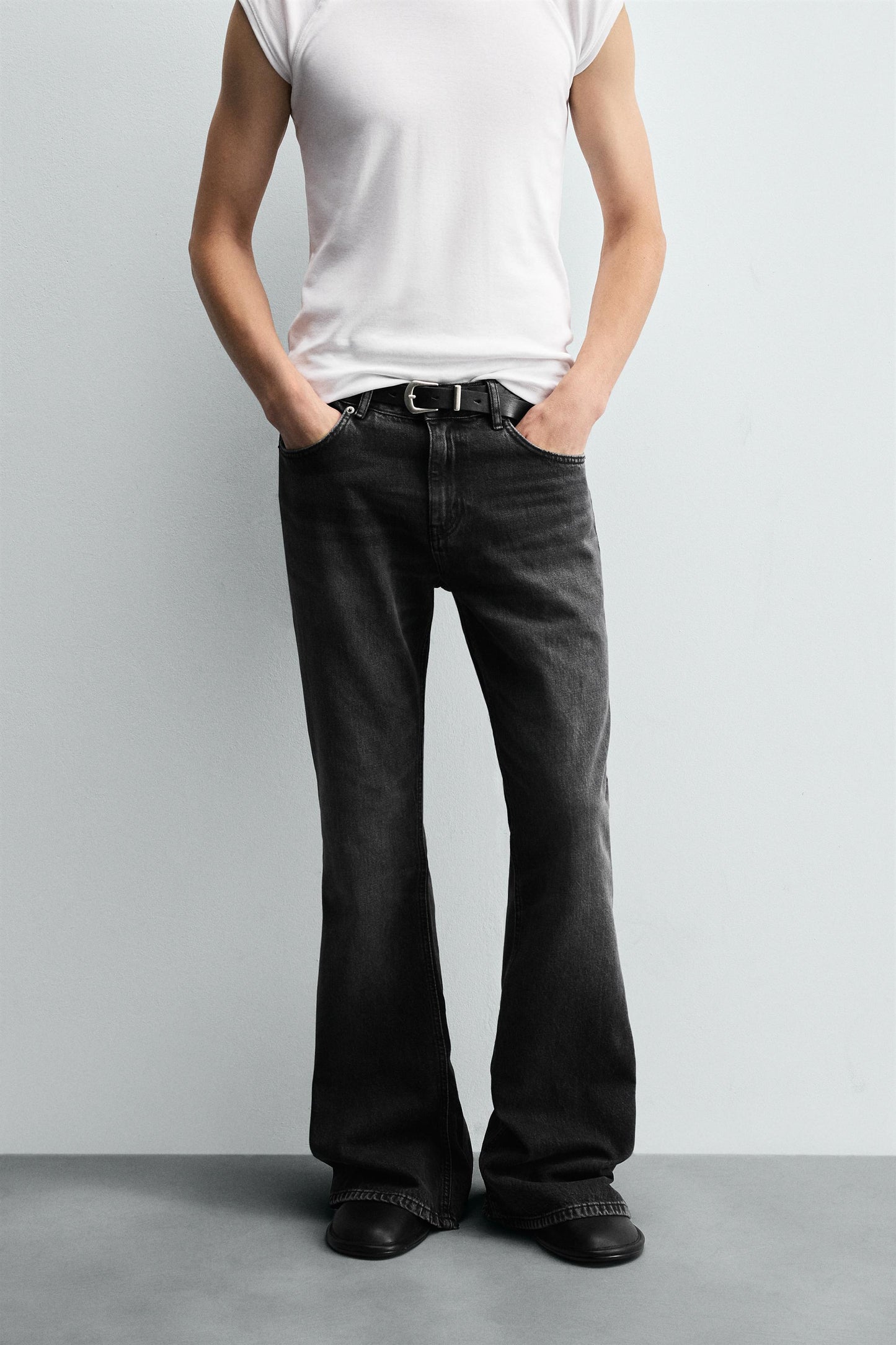 FLARE FIT JEANS