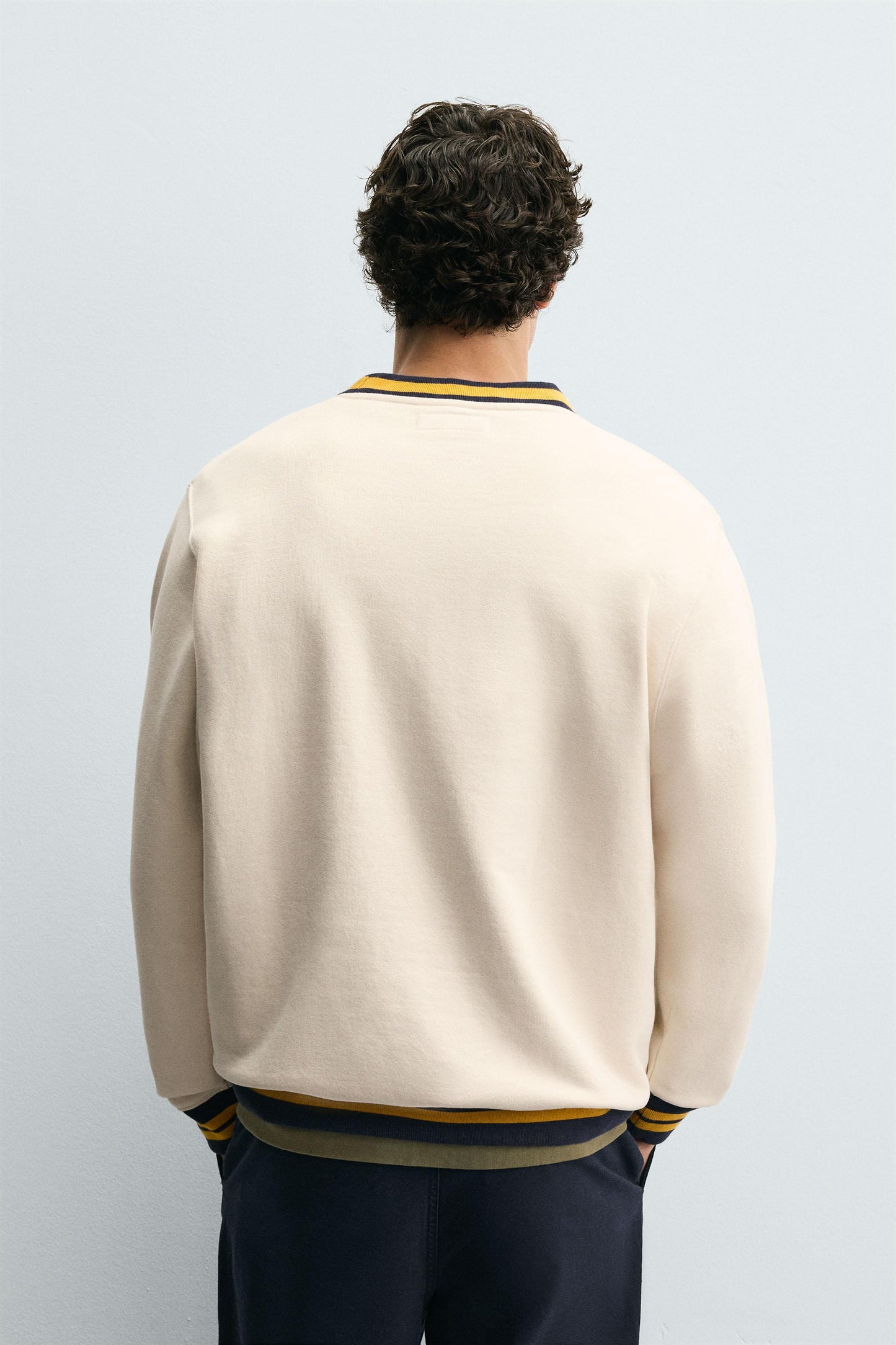 CONTRAST RIB EMBROIDERED SWEATSHIRT