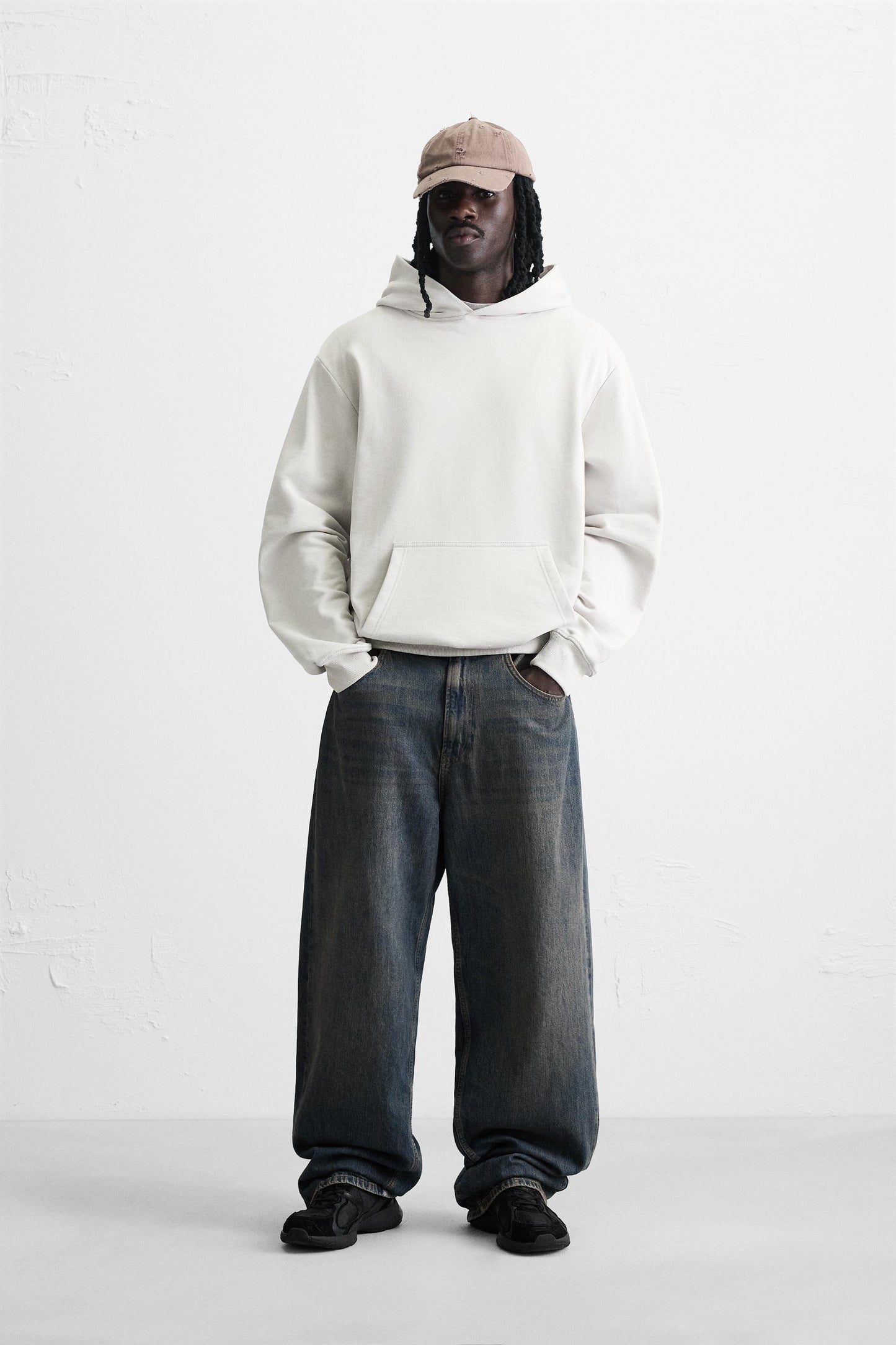 BASIC HOODIE SWEATSHIRT