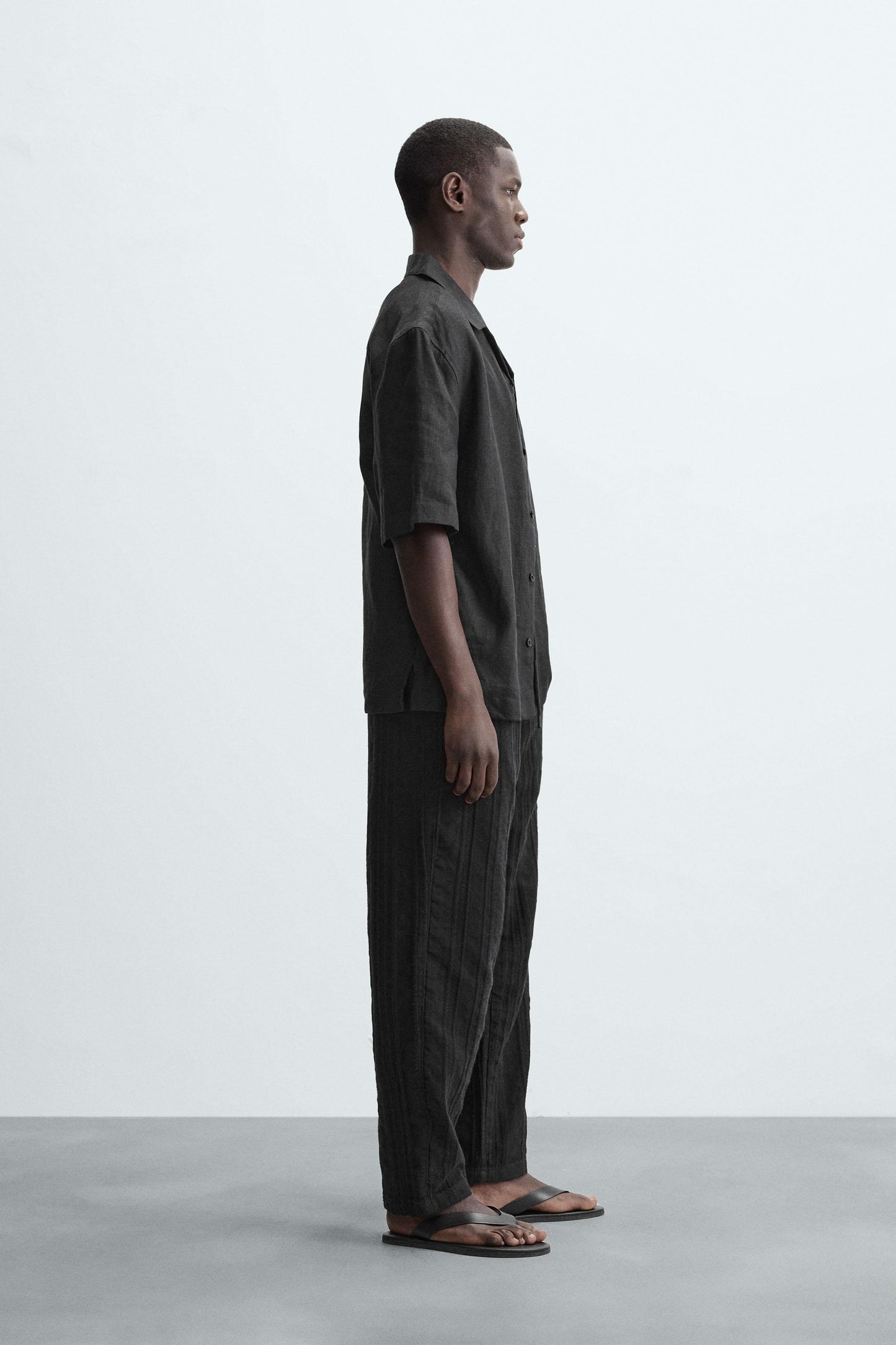 TEXTURED RELAXED FIT PANTS