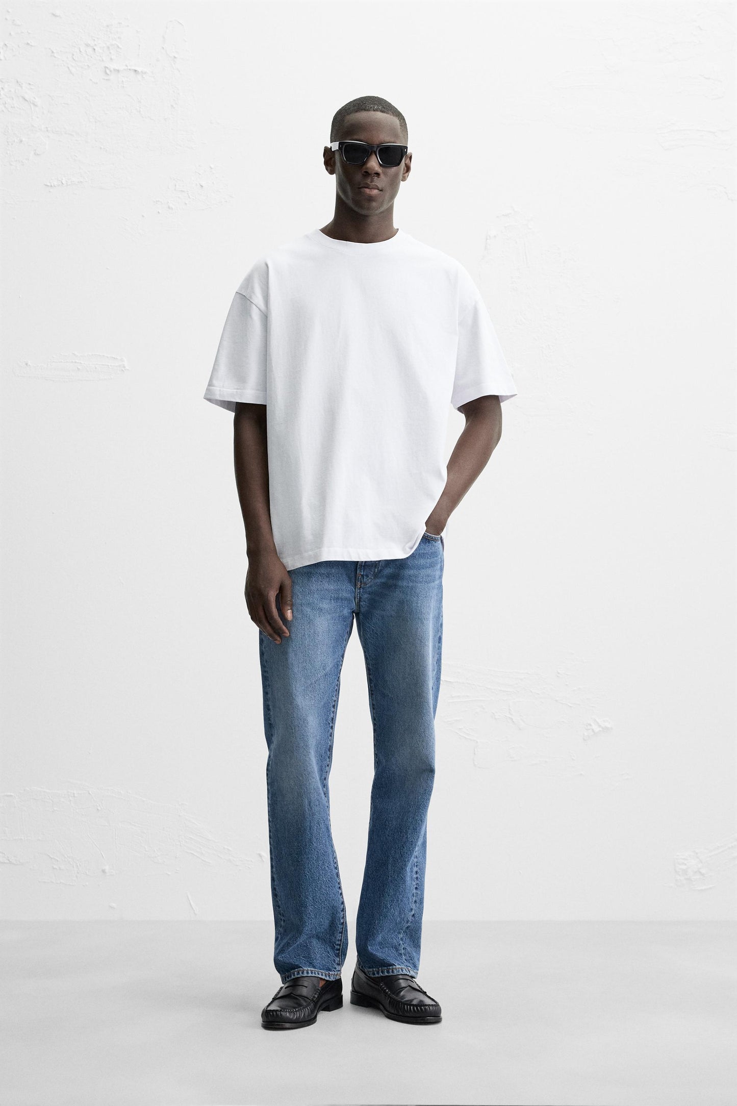 BASIC HEAVYWEIGHT T-SHIRT