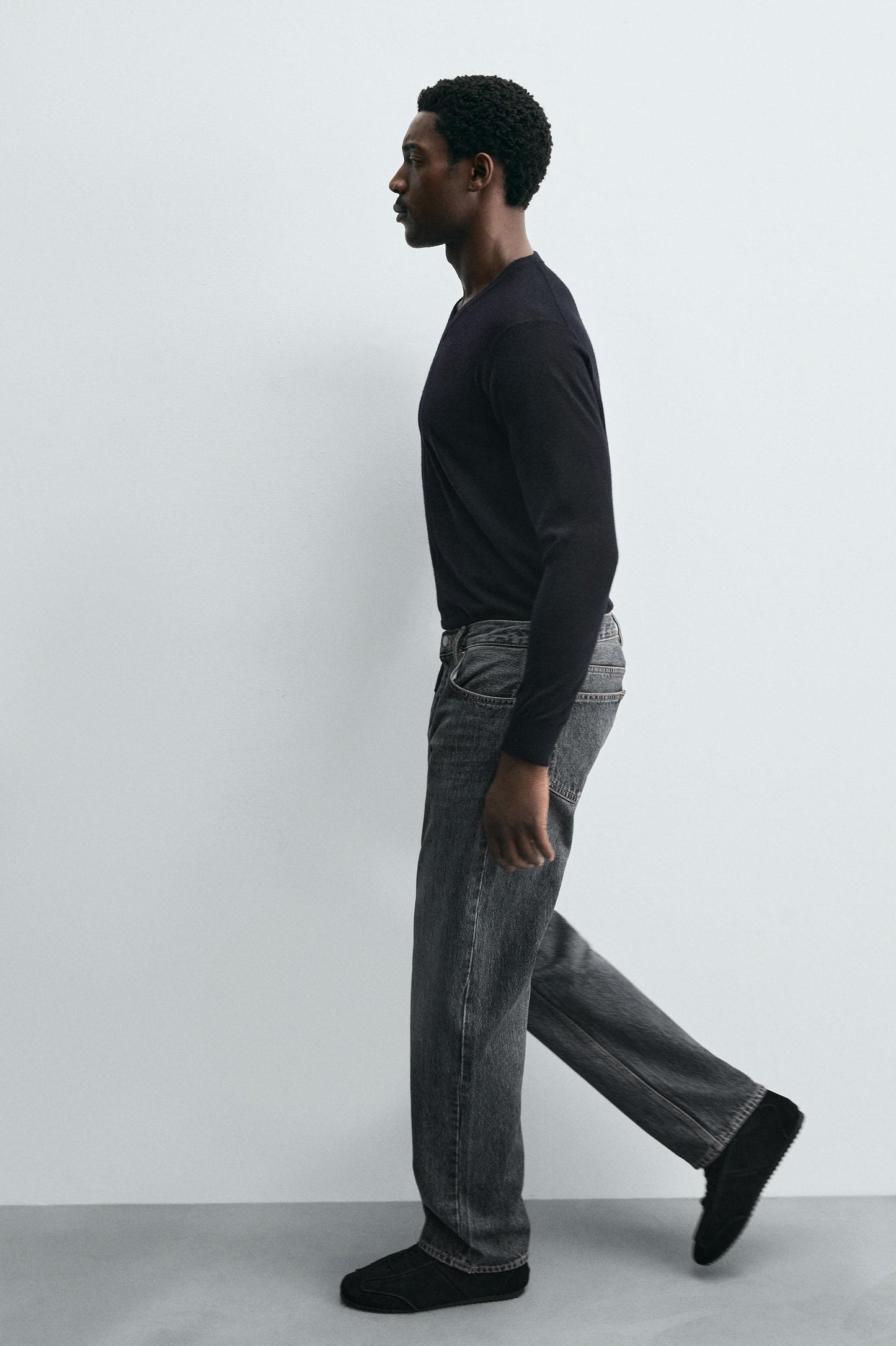STRAIGHT FIT JEANS