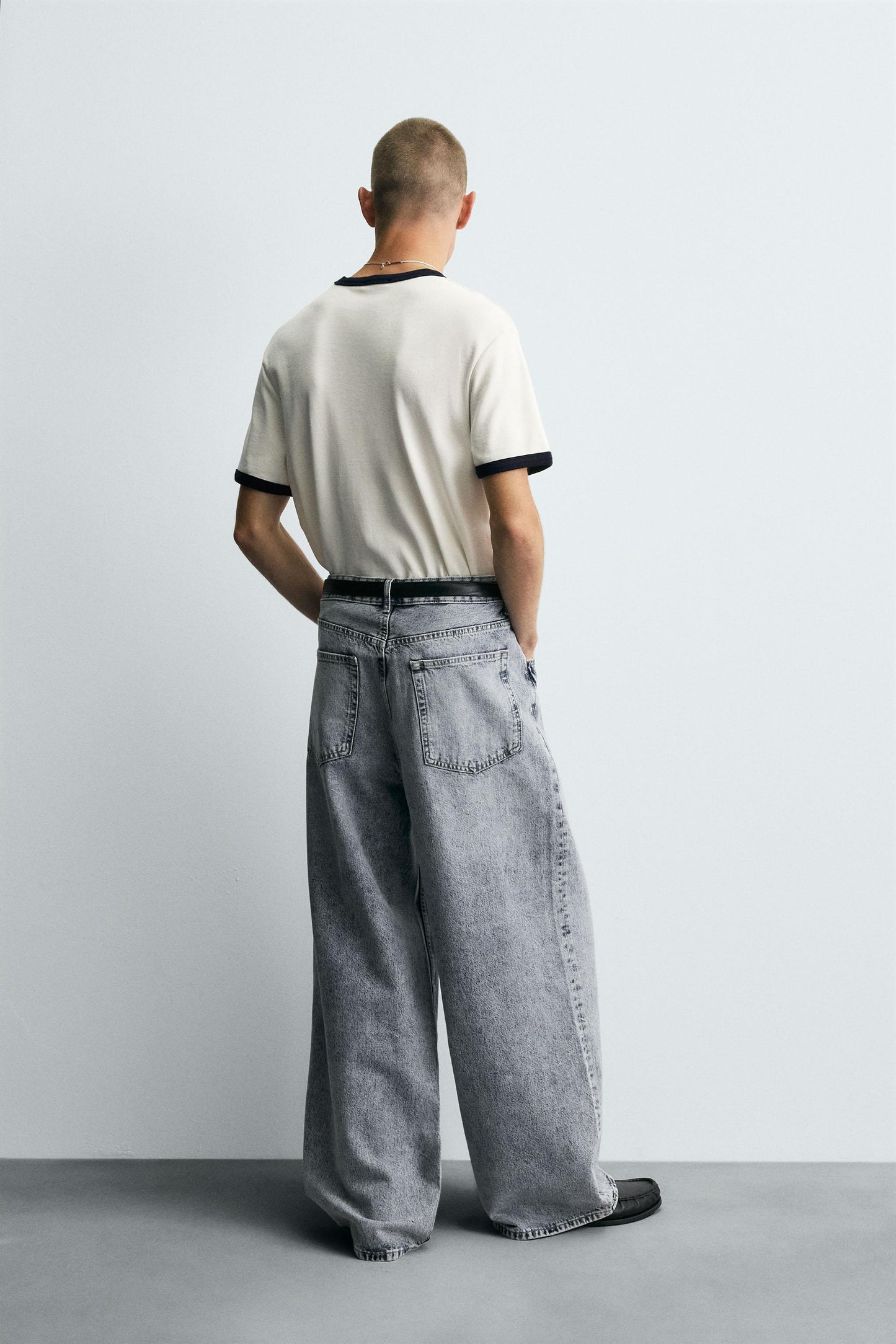 WIDE BAGGY FIT JEANS