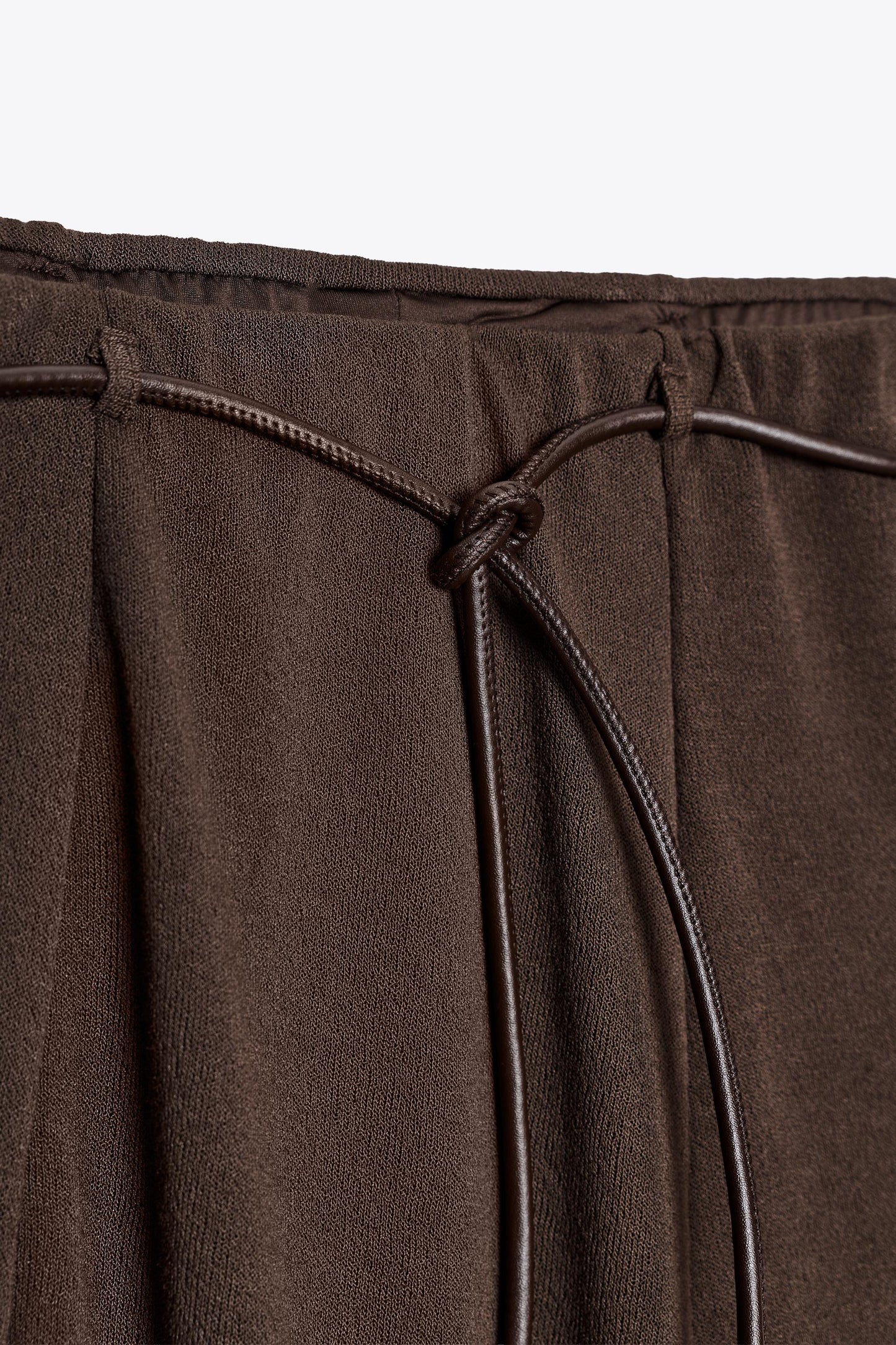 CUT-OUT KNIT SKIRT WITH BELT