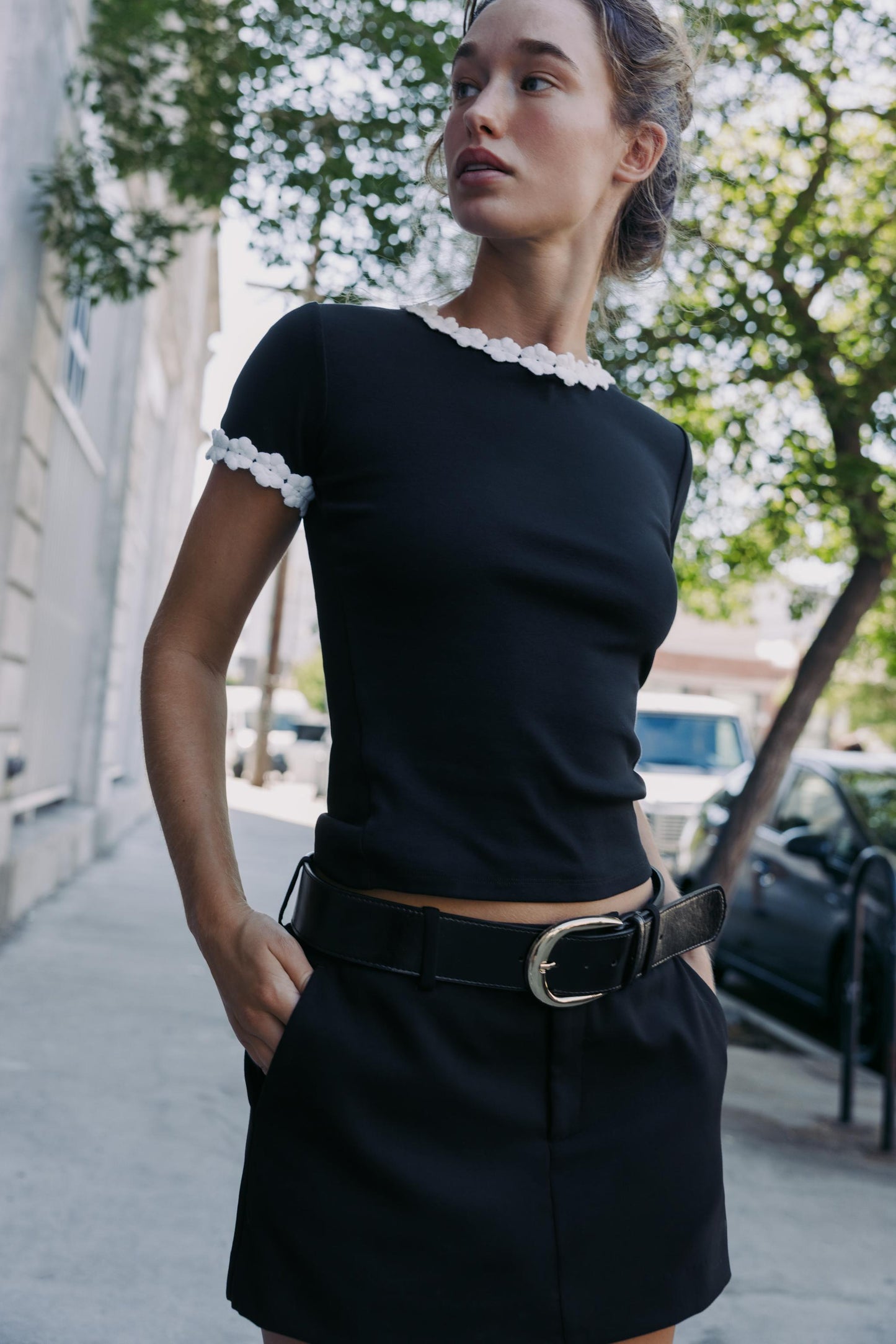 FLOWER TRIM T-SHIRT