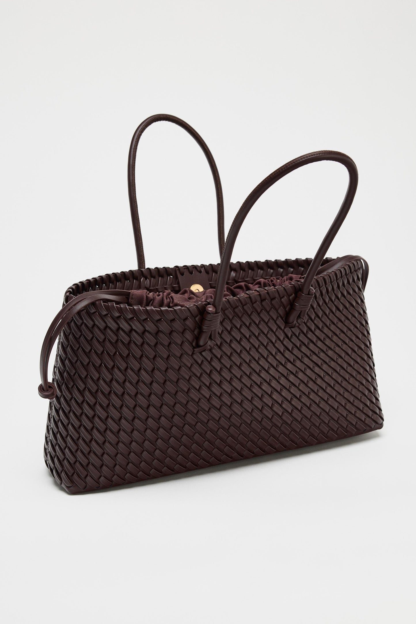 ELONGATED WOVEN SHOPPER
