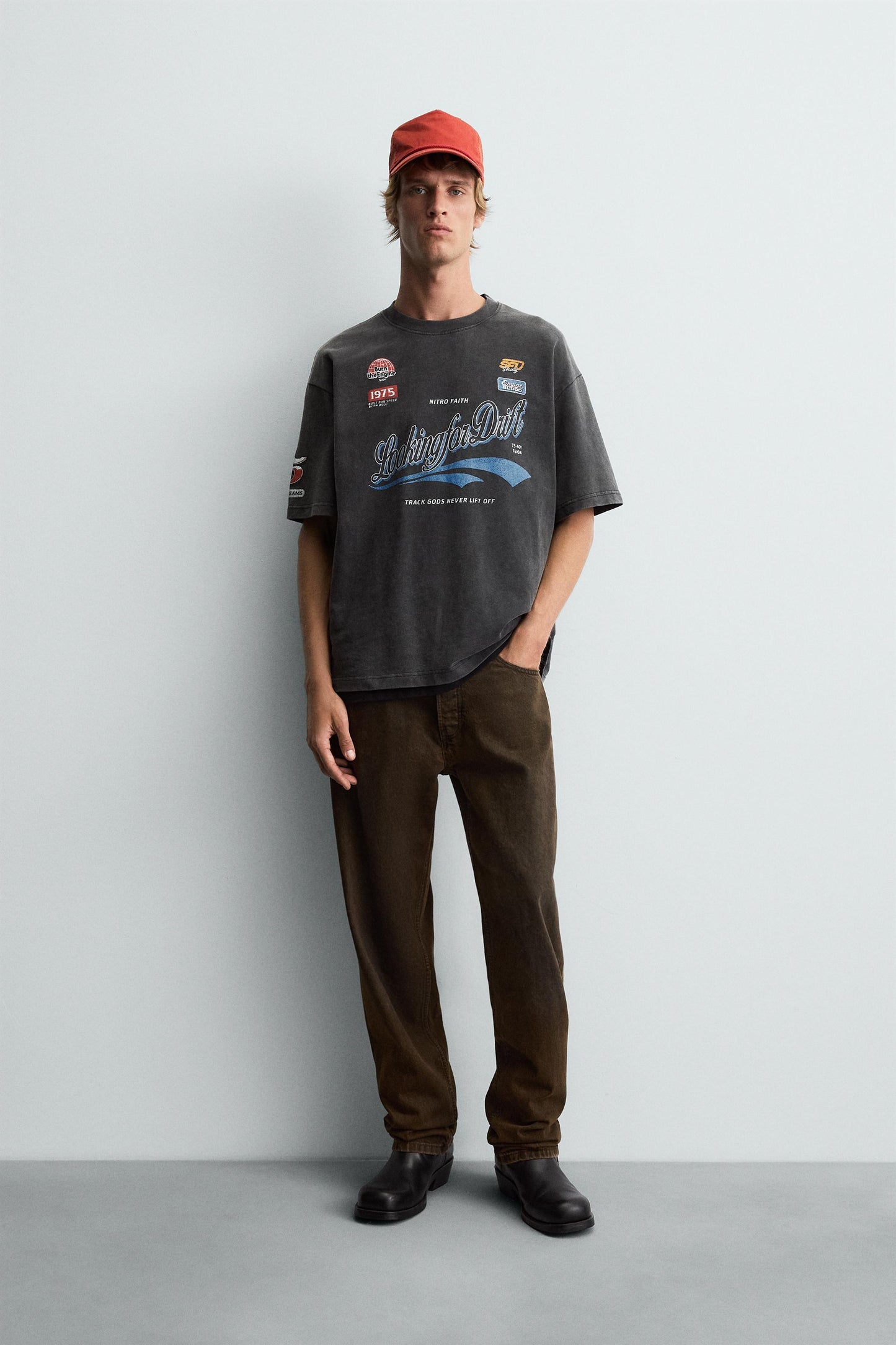 GRAPHIC LOGO T-SHIRT