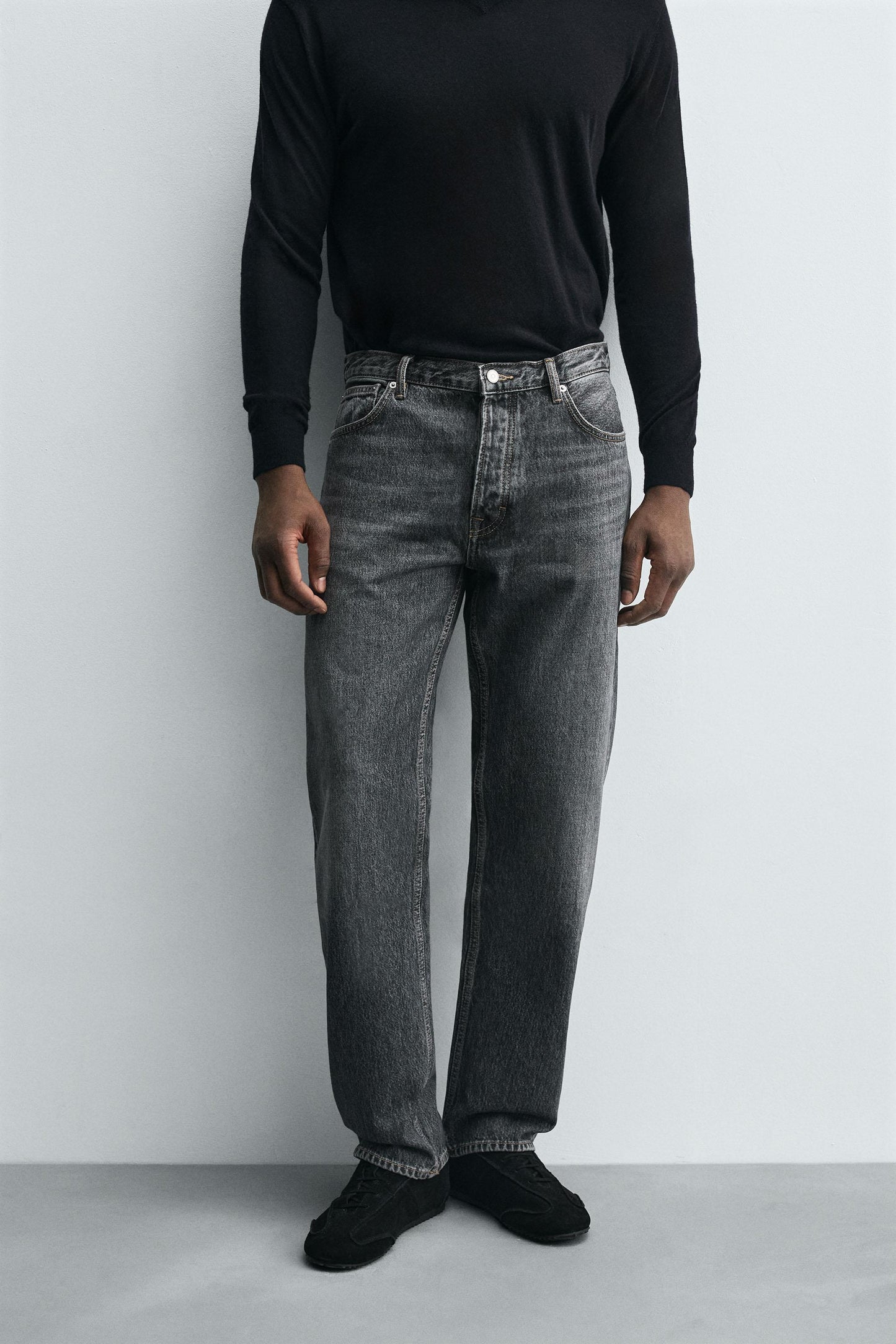 STRAIGHT FIT JEANS