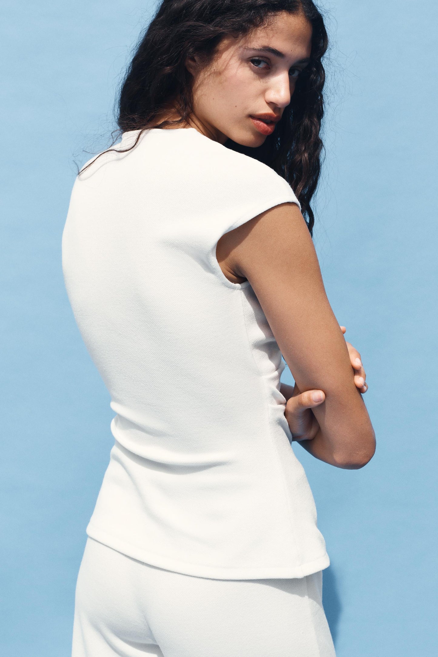 TEXTURED CLASP TOP