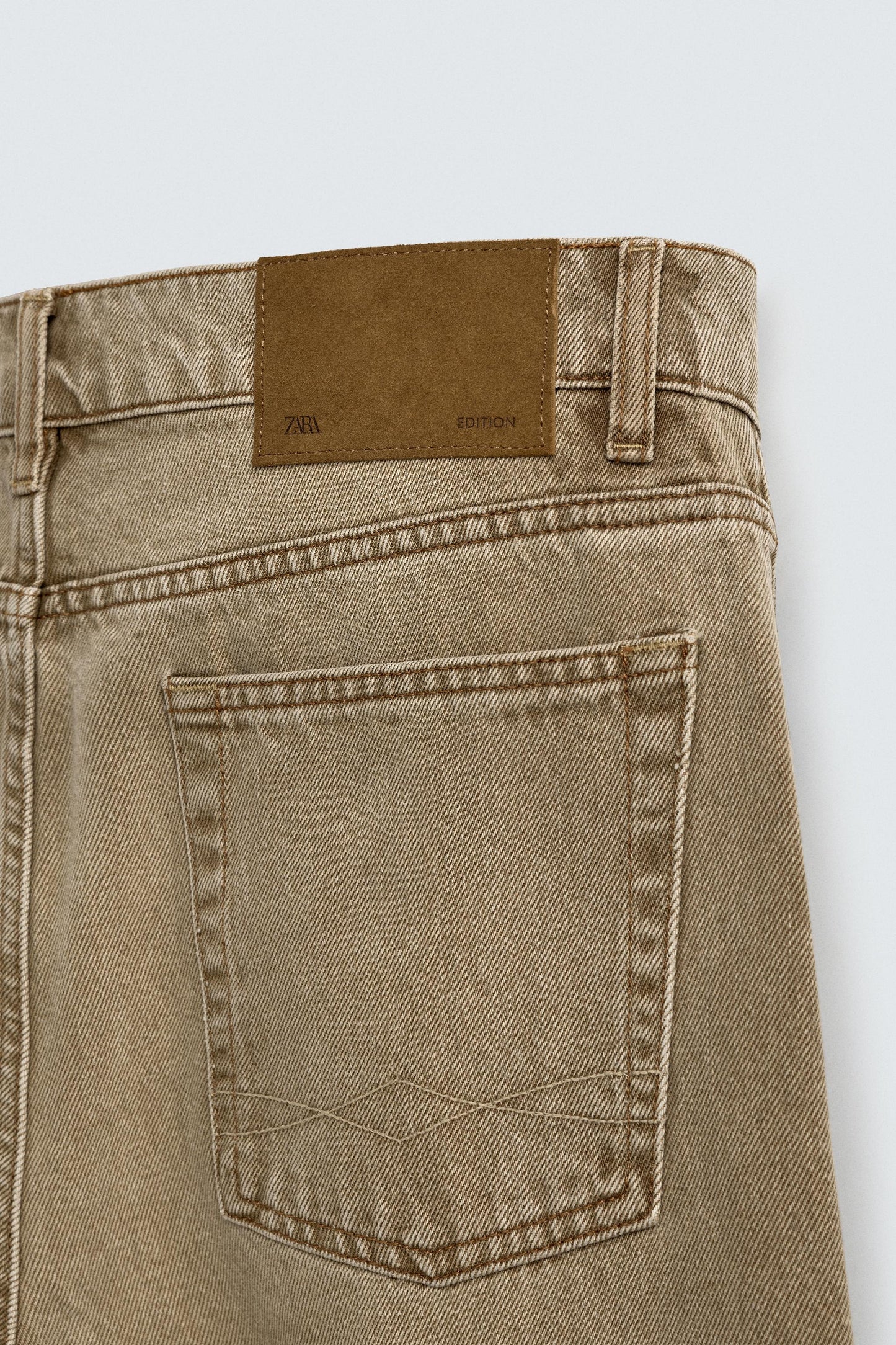 RELAXED FIT JEANS