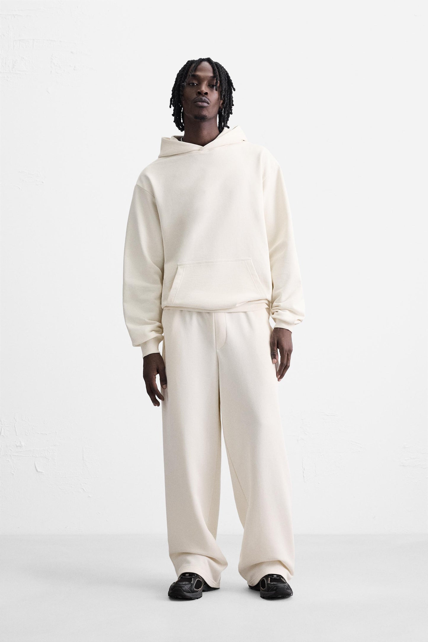BASIC HOODIE SWEATSHIRT