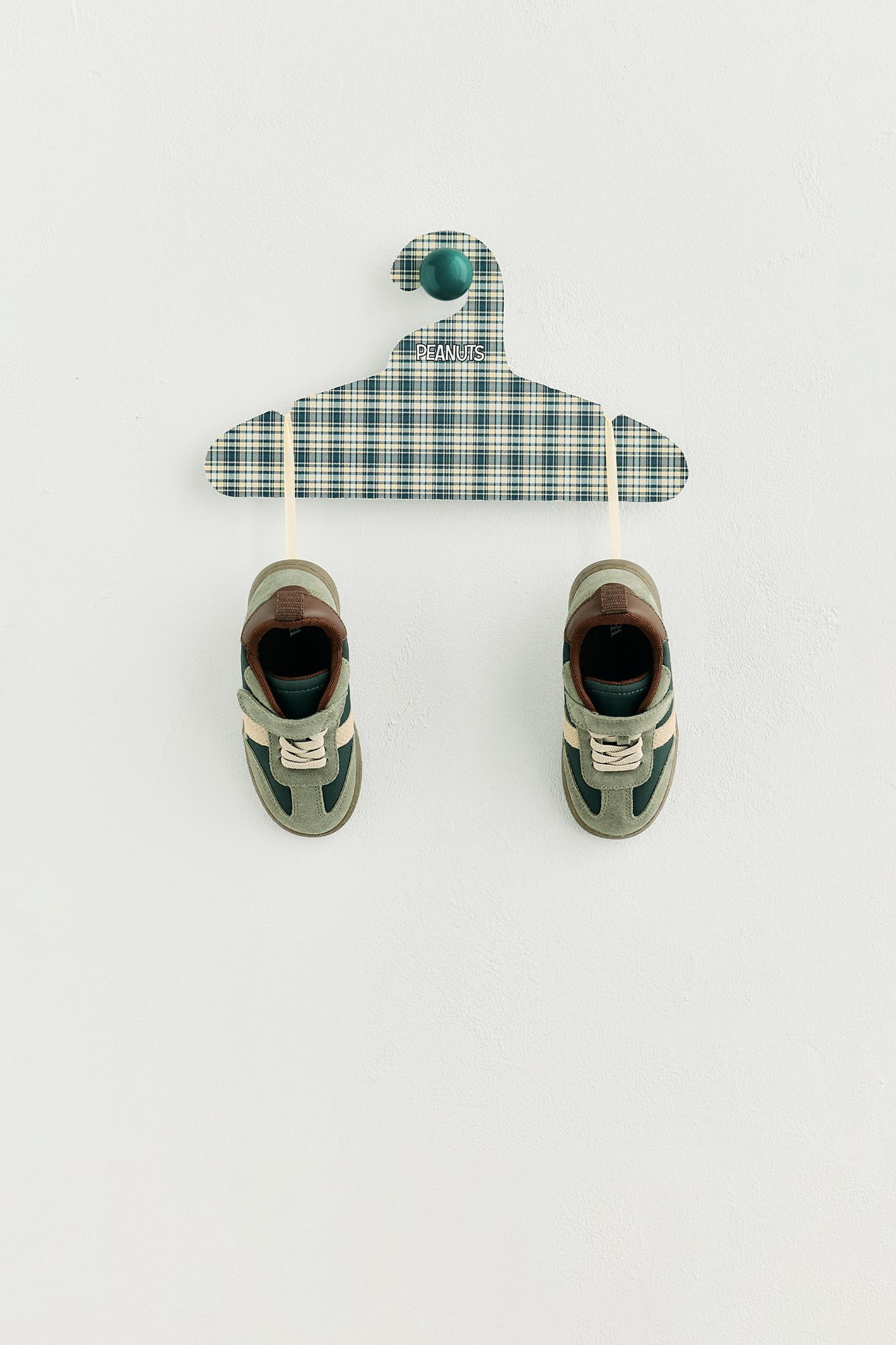 RETRO SNEAKERS