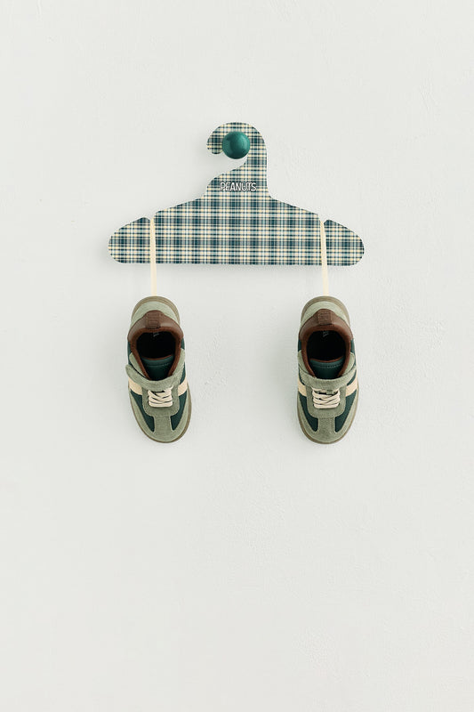 RETRO SNEAKERS