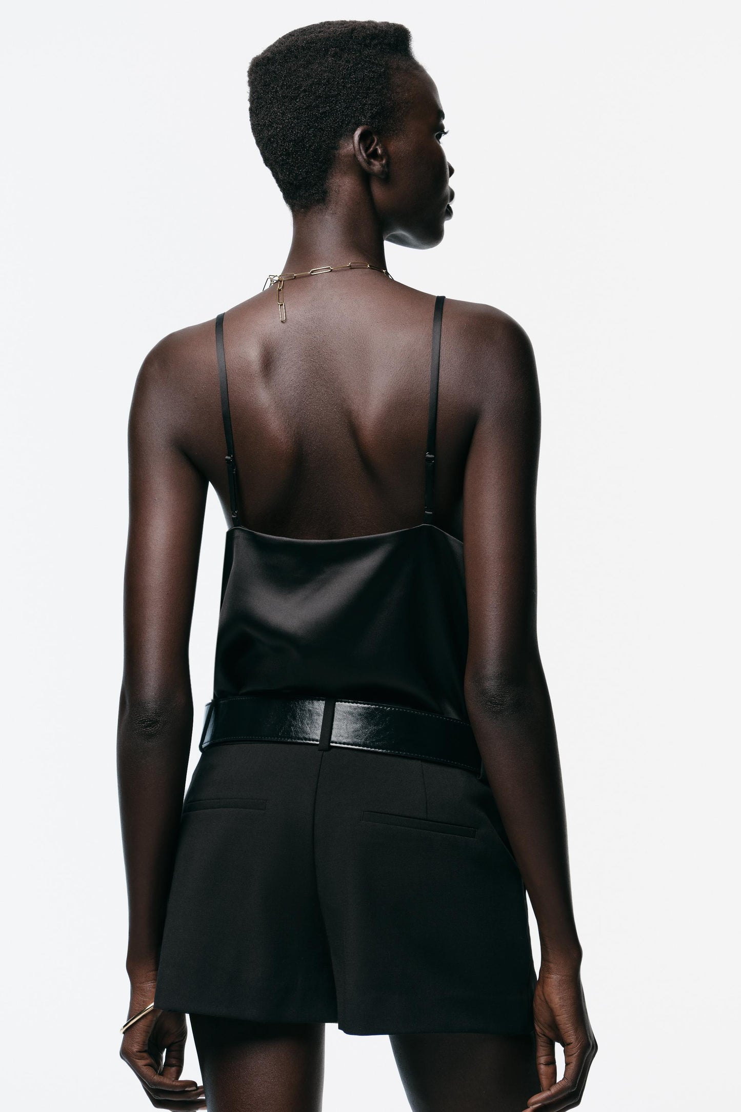 LOW-RISE BELTED SKORT