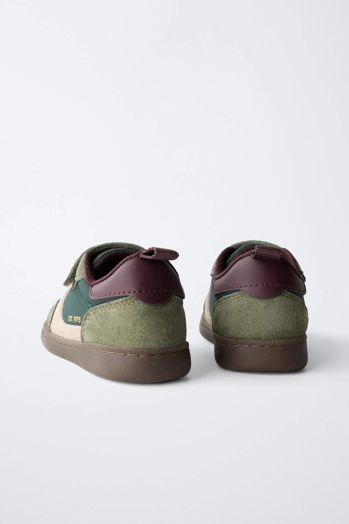RETRO SNEAKERS