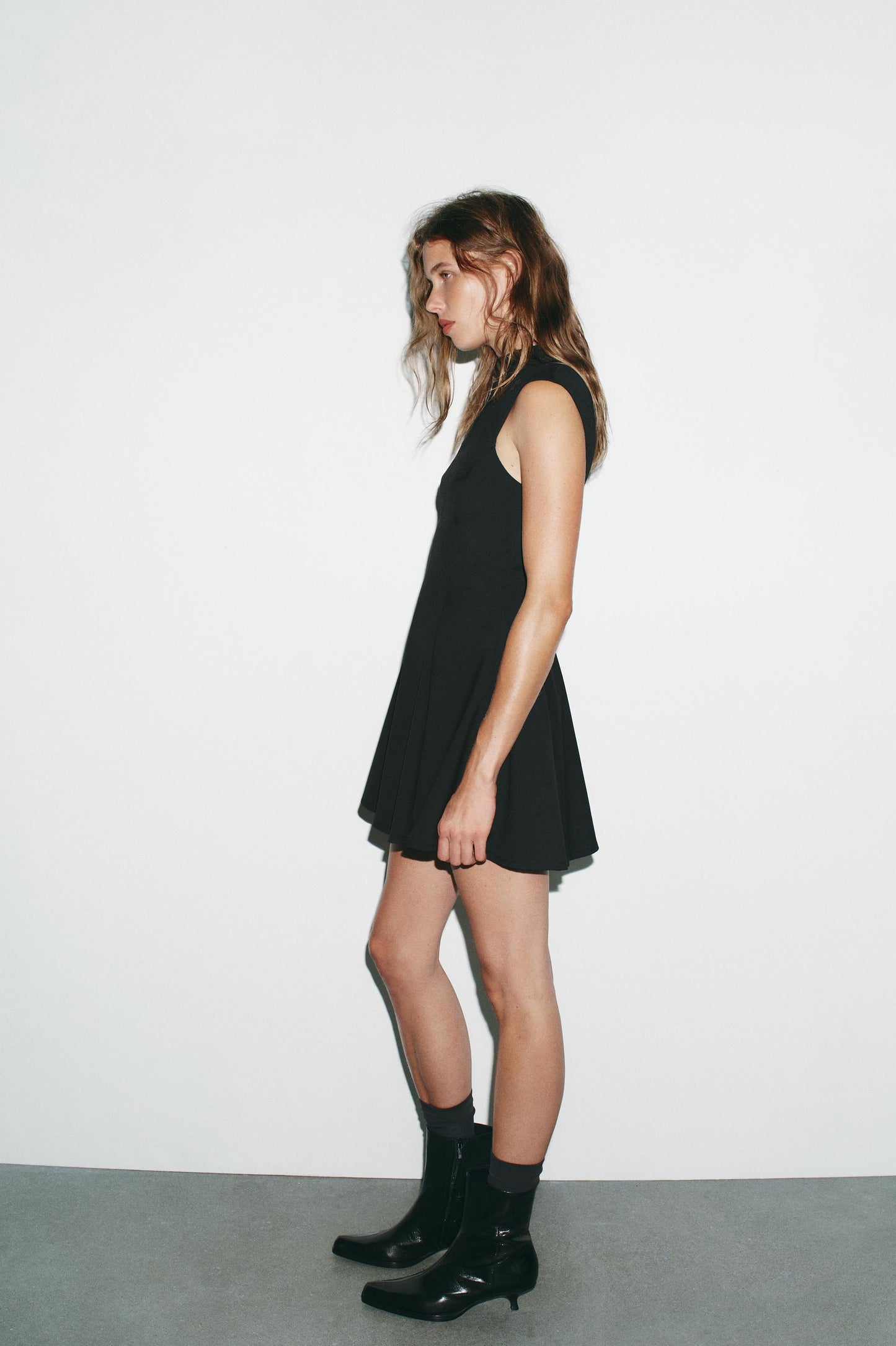 VOLUMINOUS SHORT DRESS