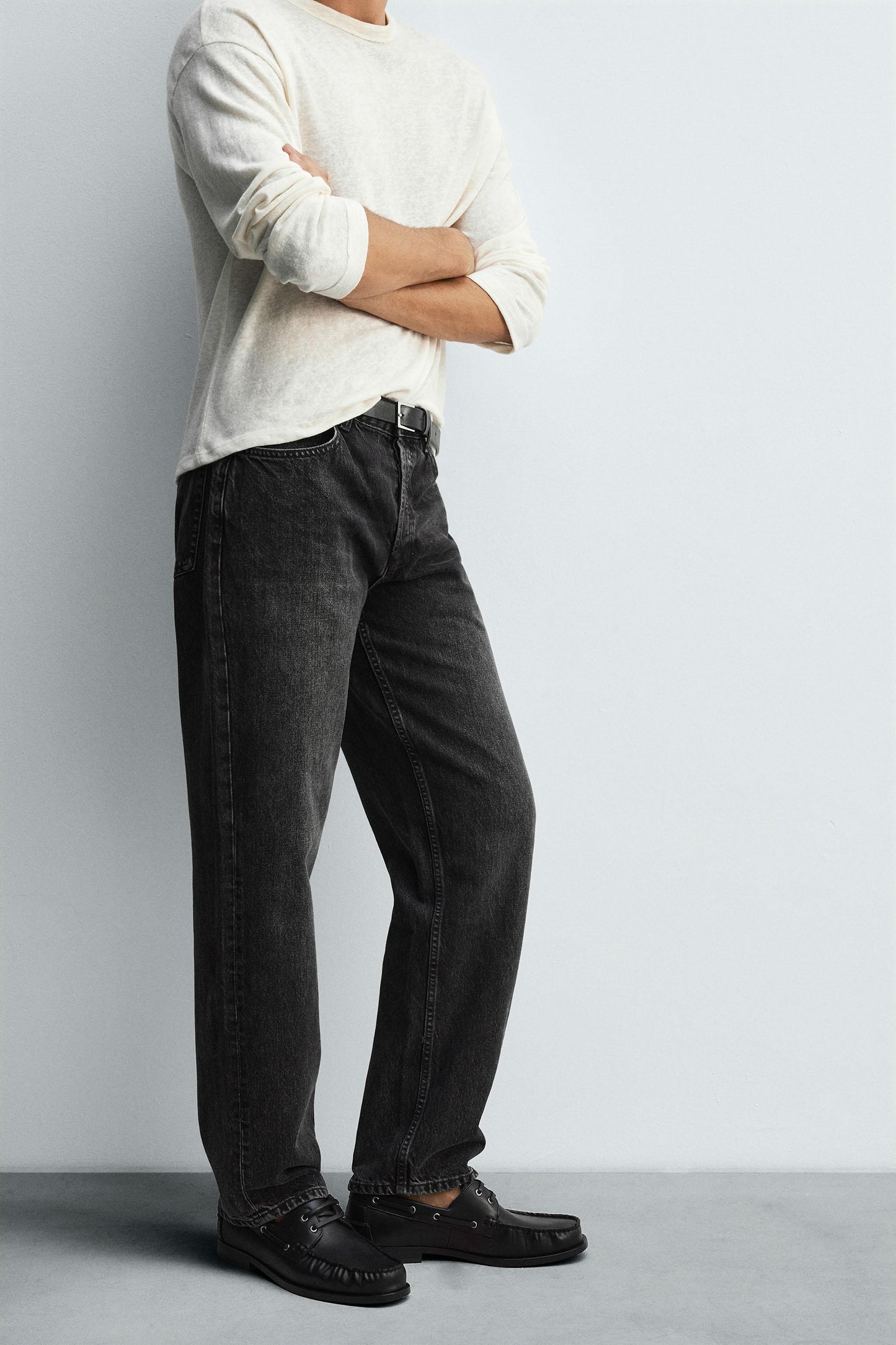 STRAIGHT FIT JEANS