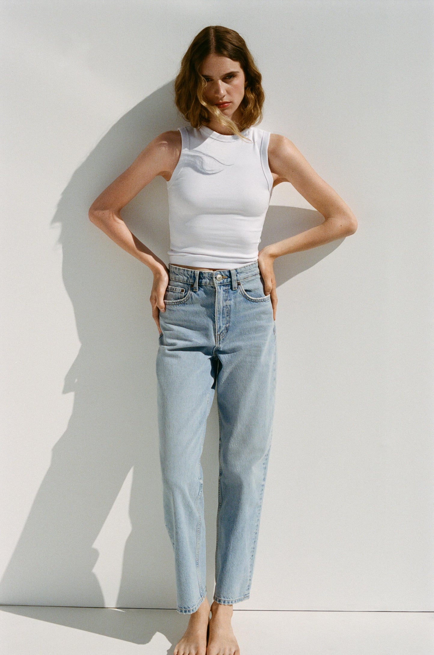 HIGH-WAISTED TRF MOM FIT JEANS