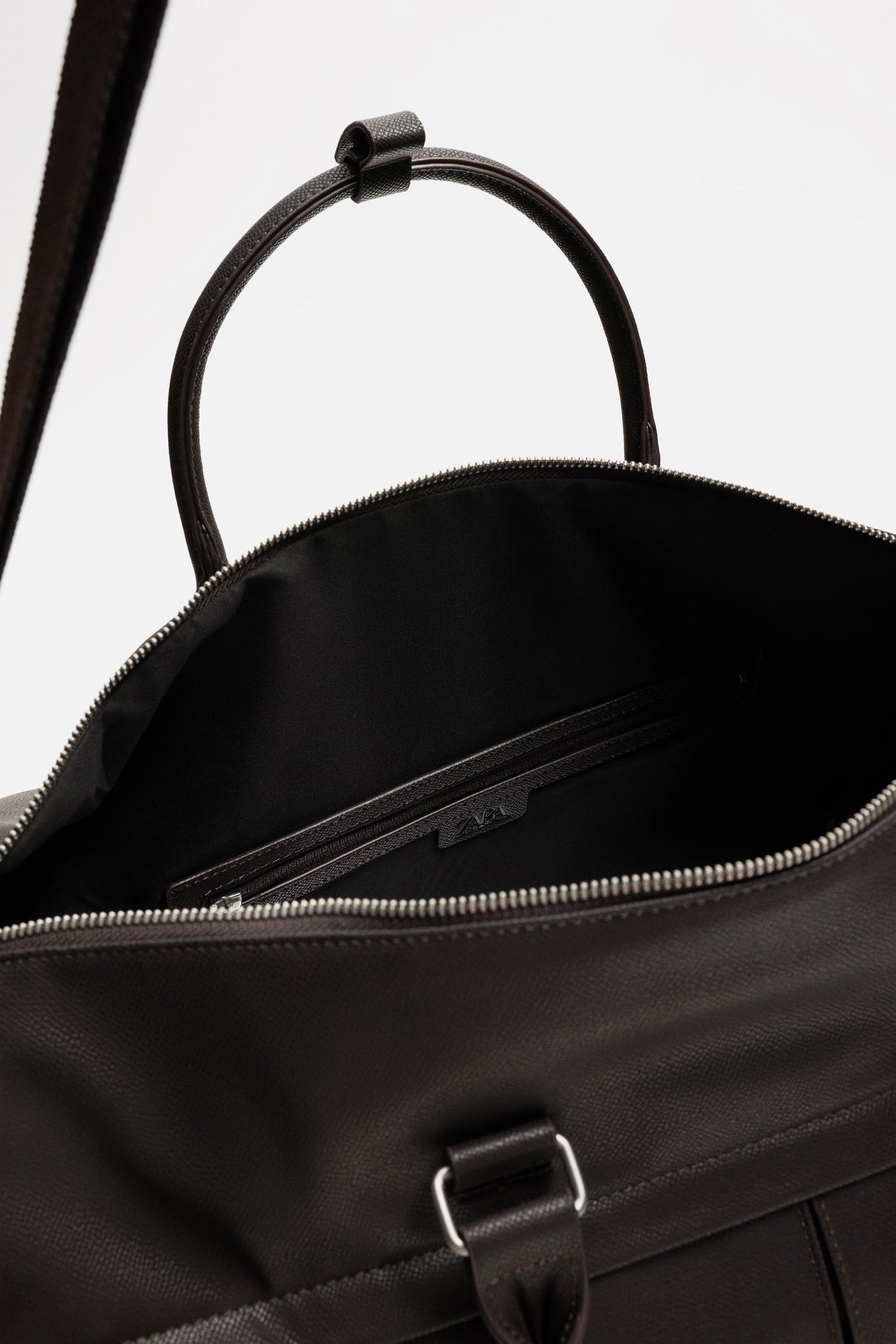 TEXTURED TRAVEL BAG