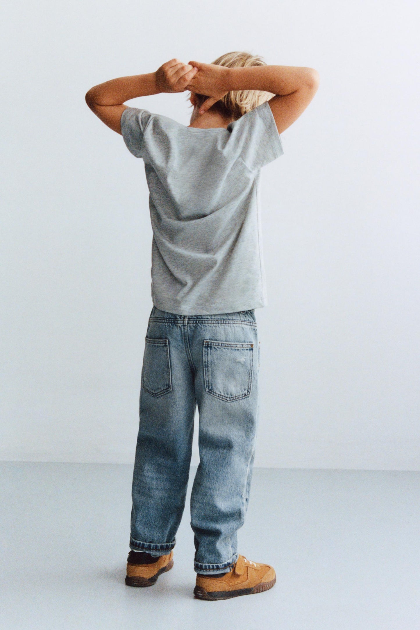 RIPPED BAGGY JEANS