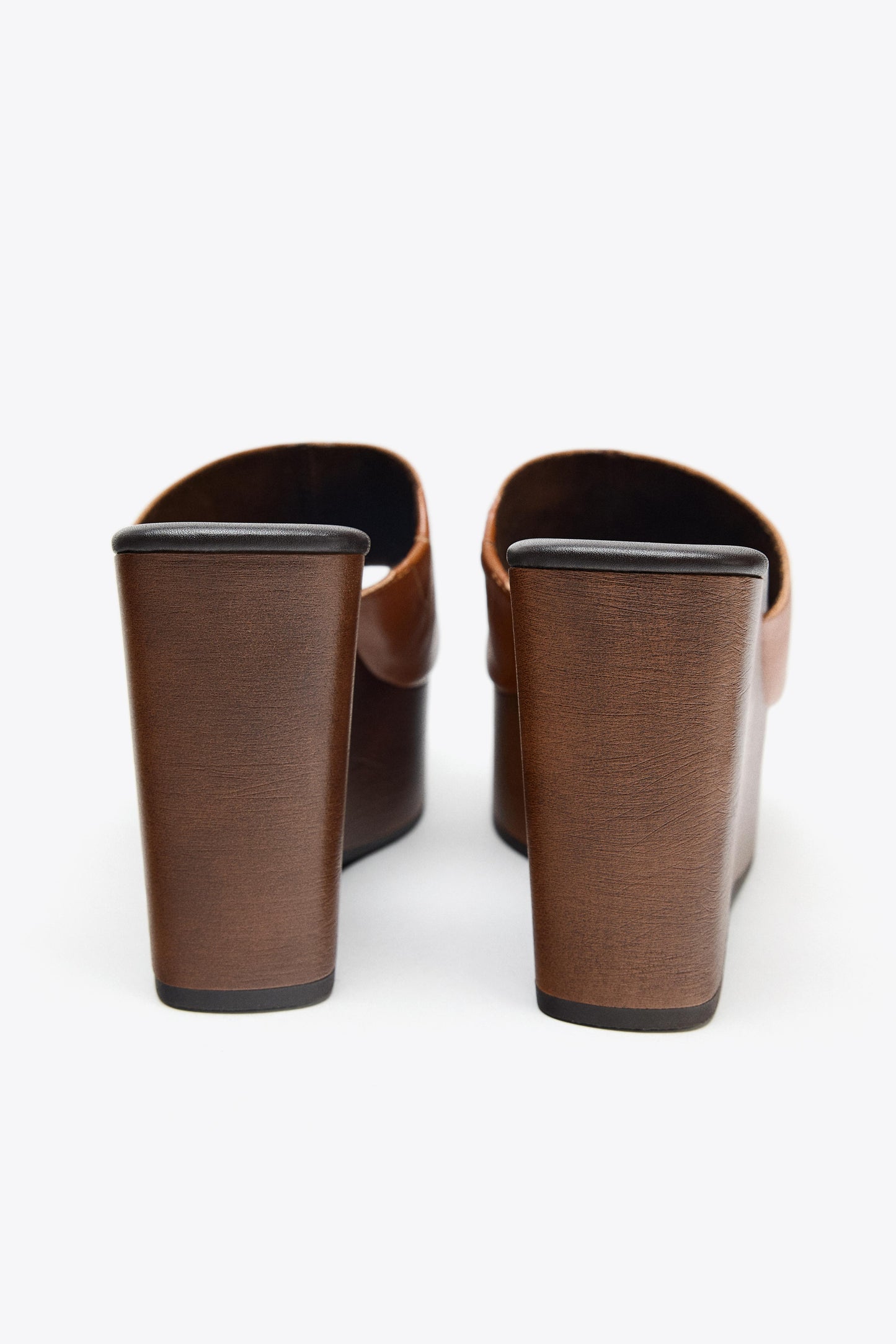 LEATHER WEDGE