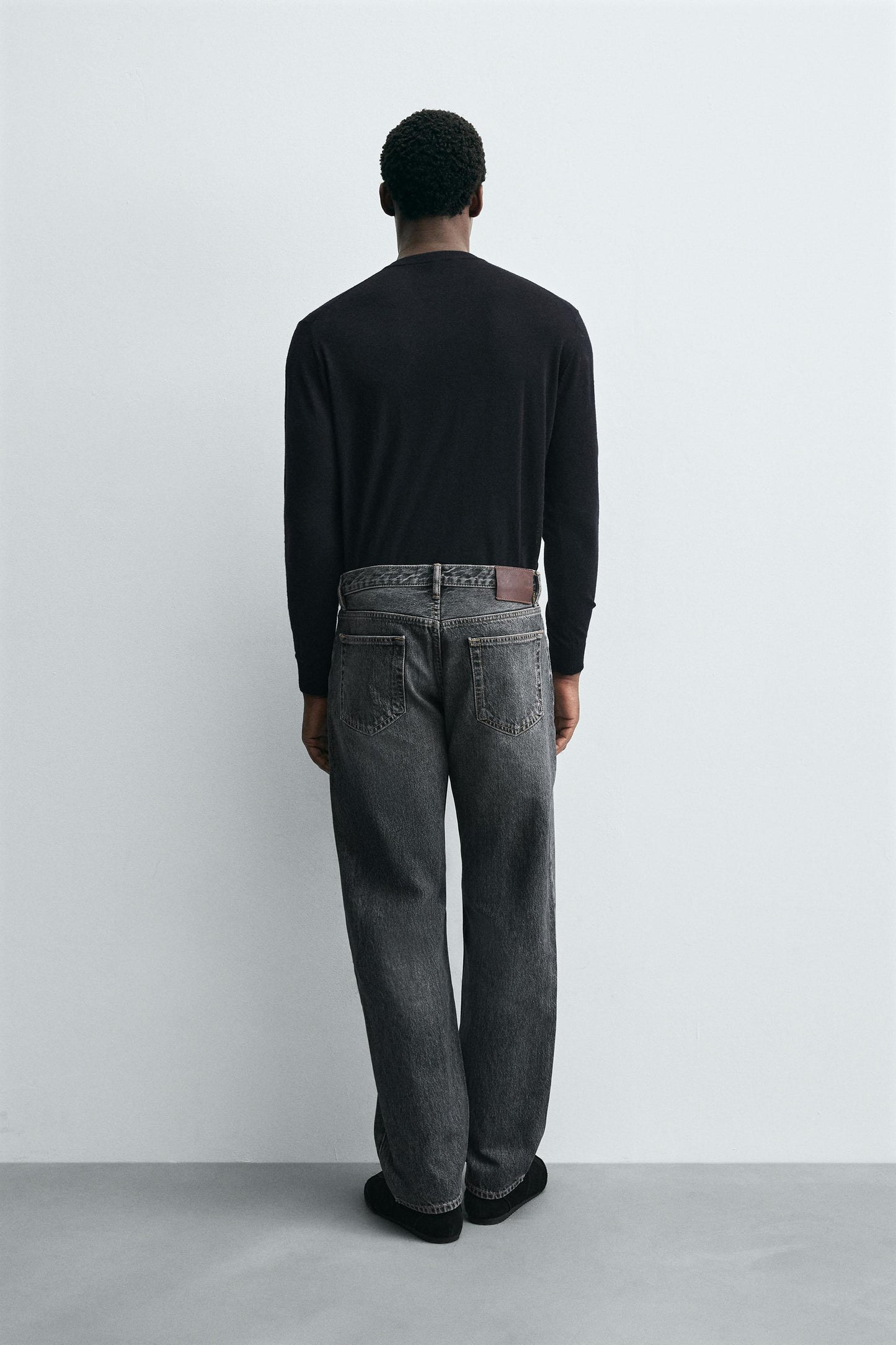 STRAIGHT FIT JEANS