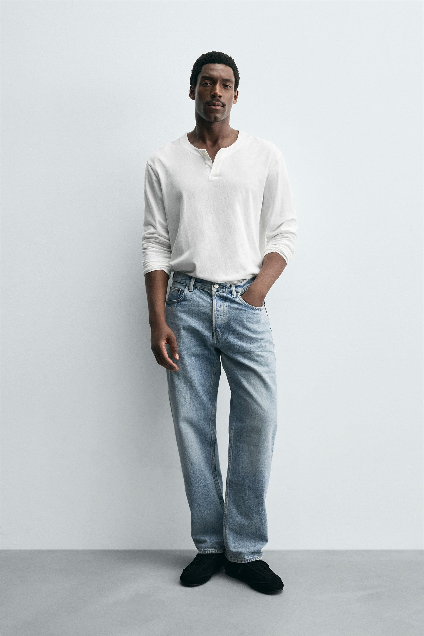 STRAIGHT FIT JEANS