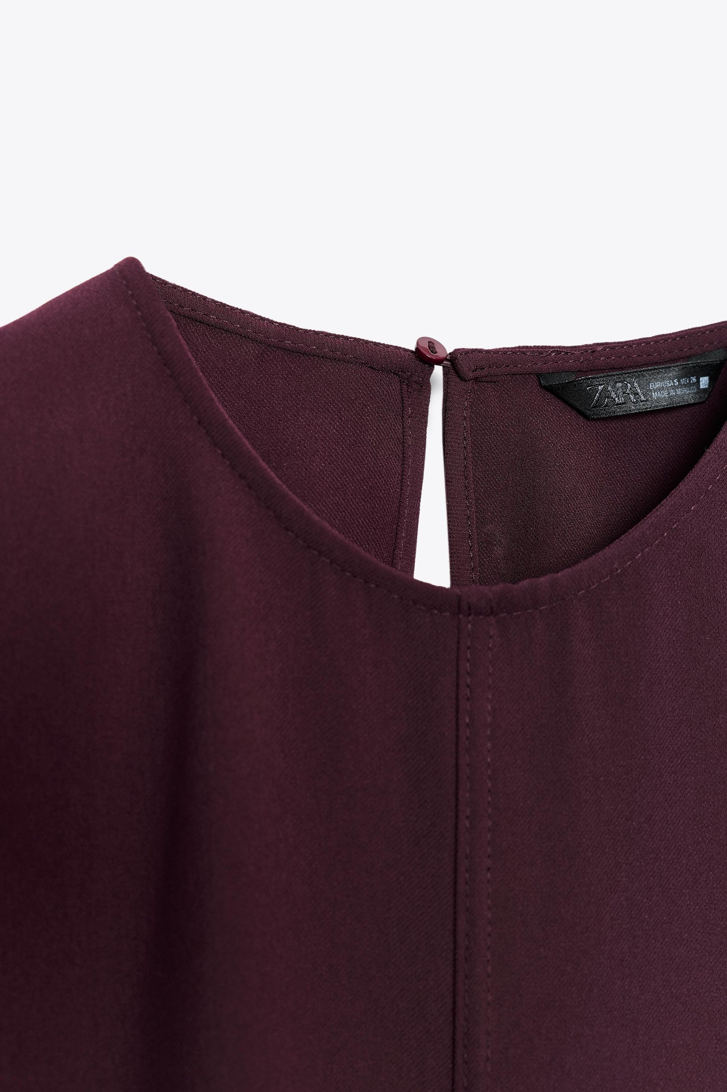 SHORT SLEEVE BELTED TOP