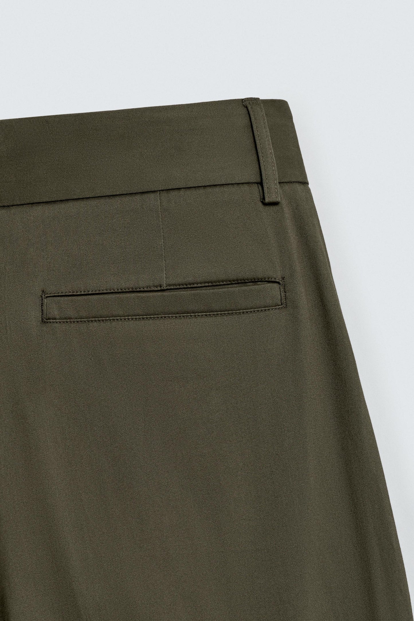 RELAXED FIT PLEATED PANTS