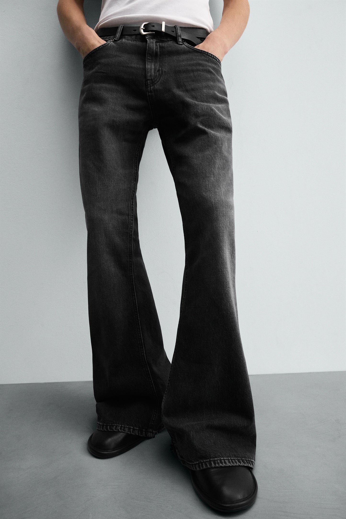FLARE FIT JEANS