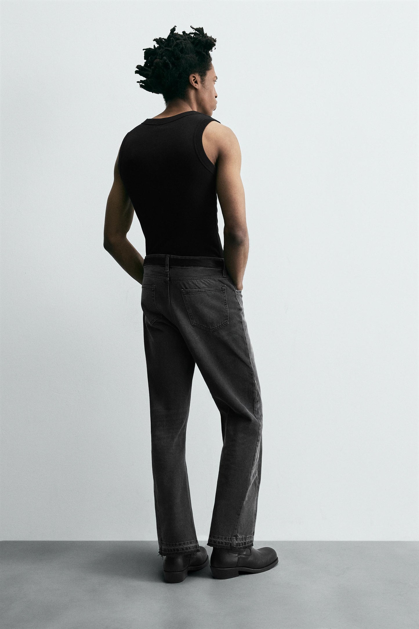 FLARE FIT JEANS