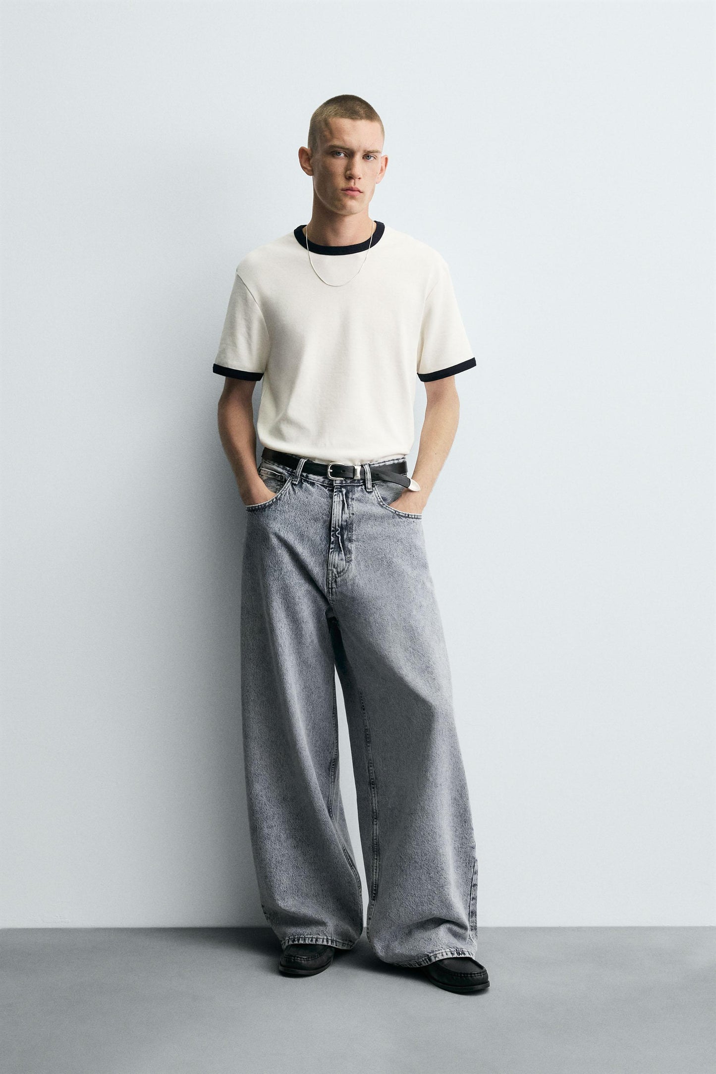 WIDE BAGGY FIT JEANS