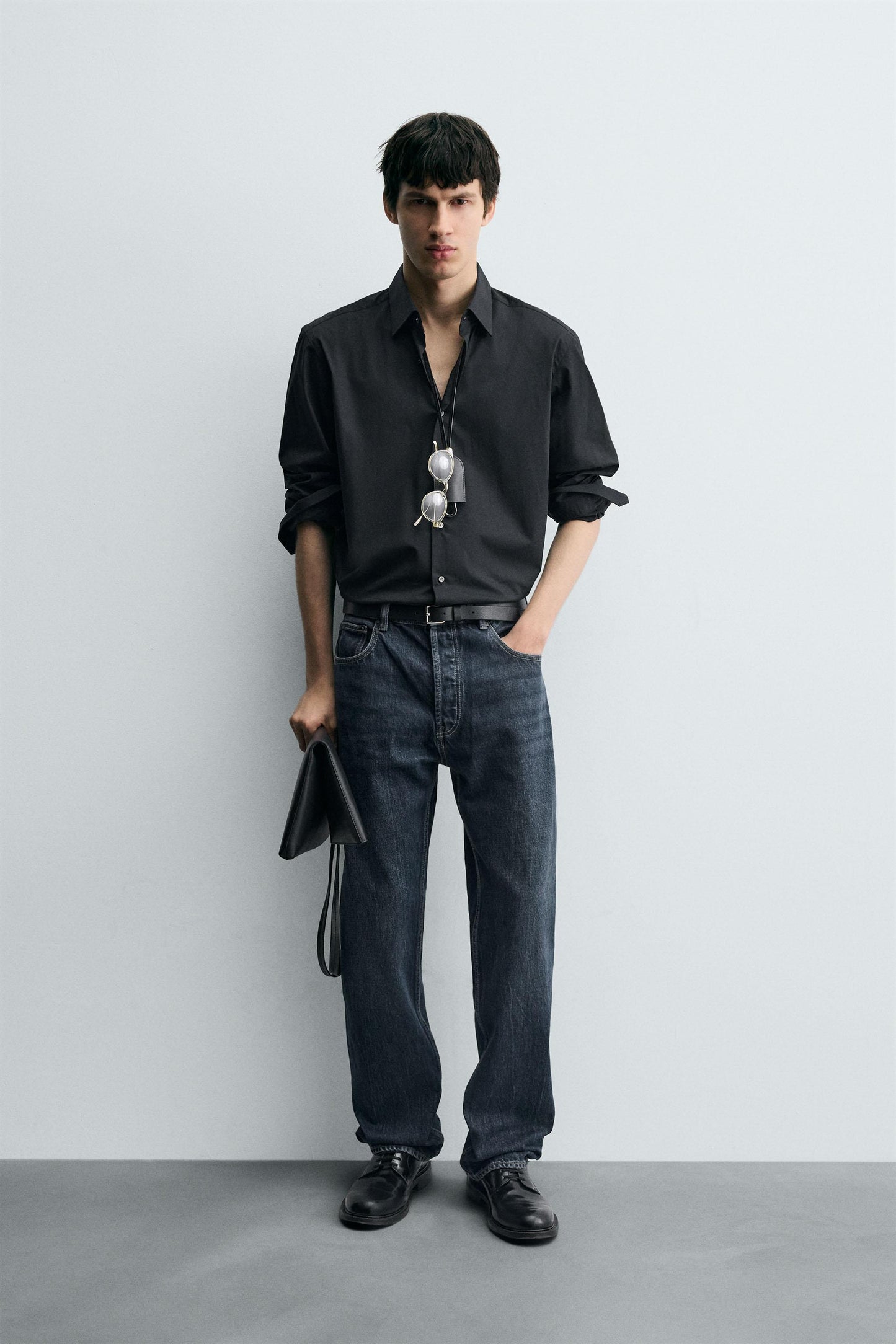 STRAIGHT FIT JEANS