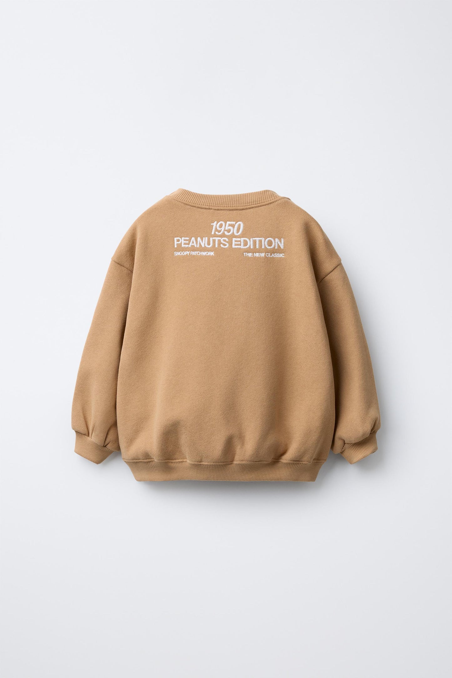 SNOOPY PEANUTS™ PATCH SWEATSHIRT