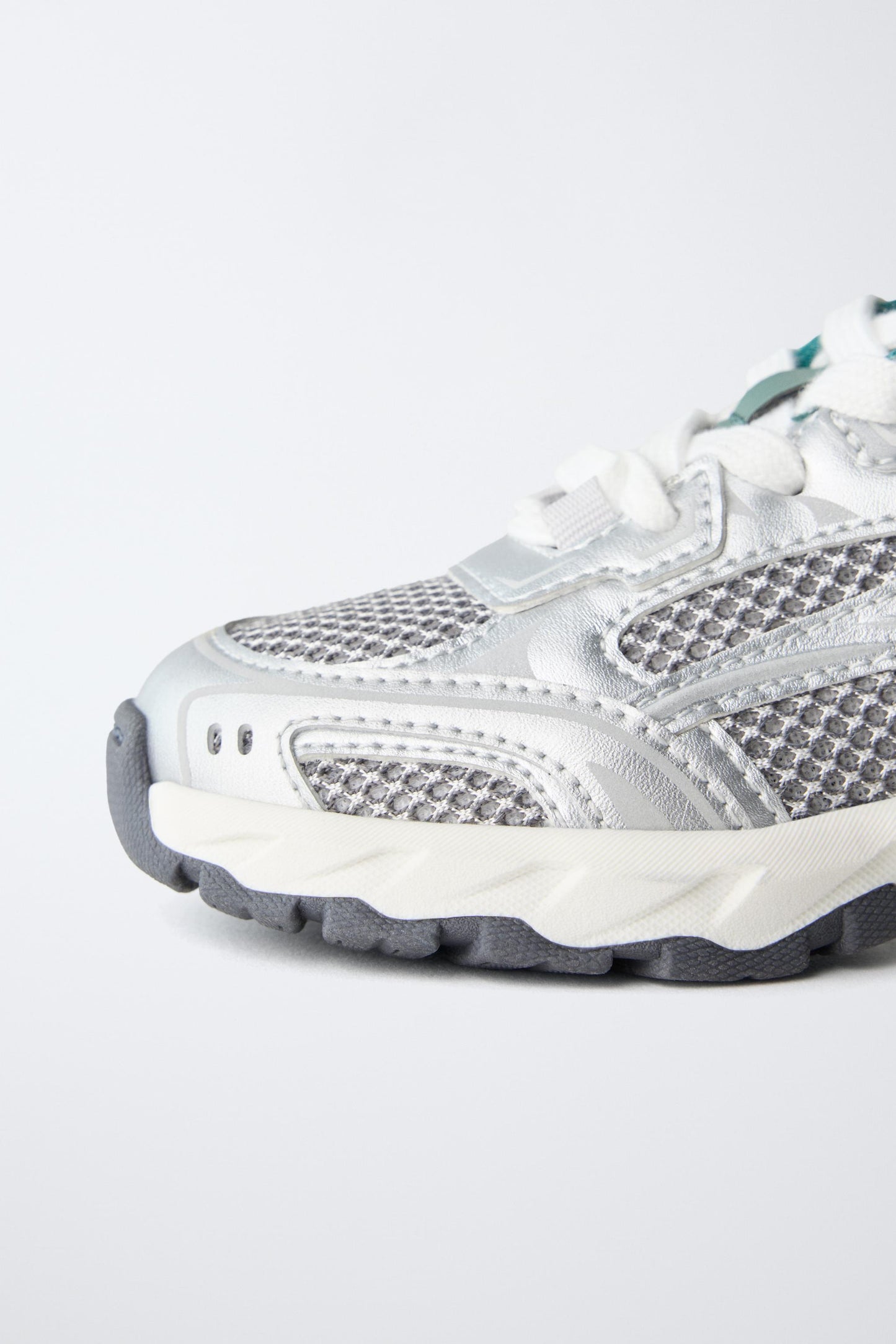 MESH SNEAKERS