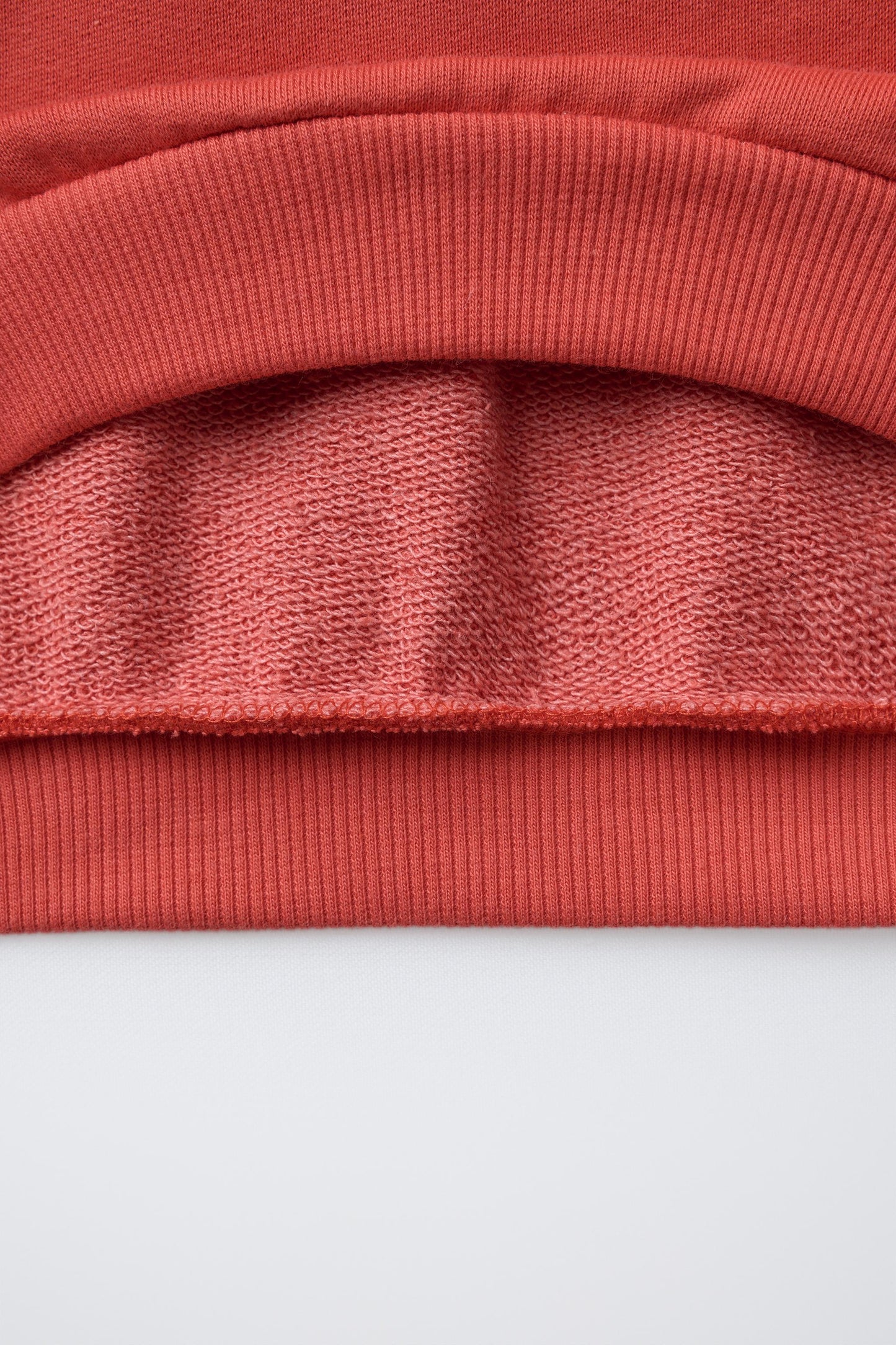 RAGLAN SLEEVE SWEATSHIRT