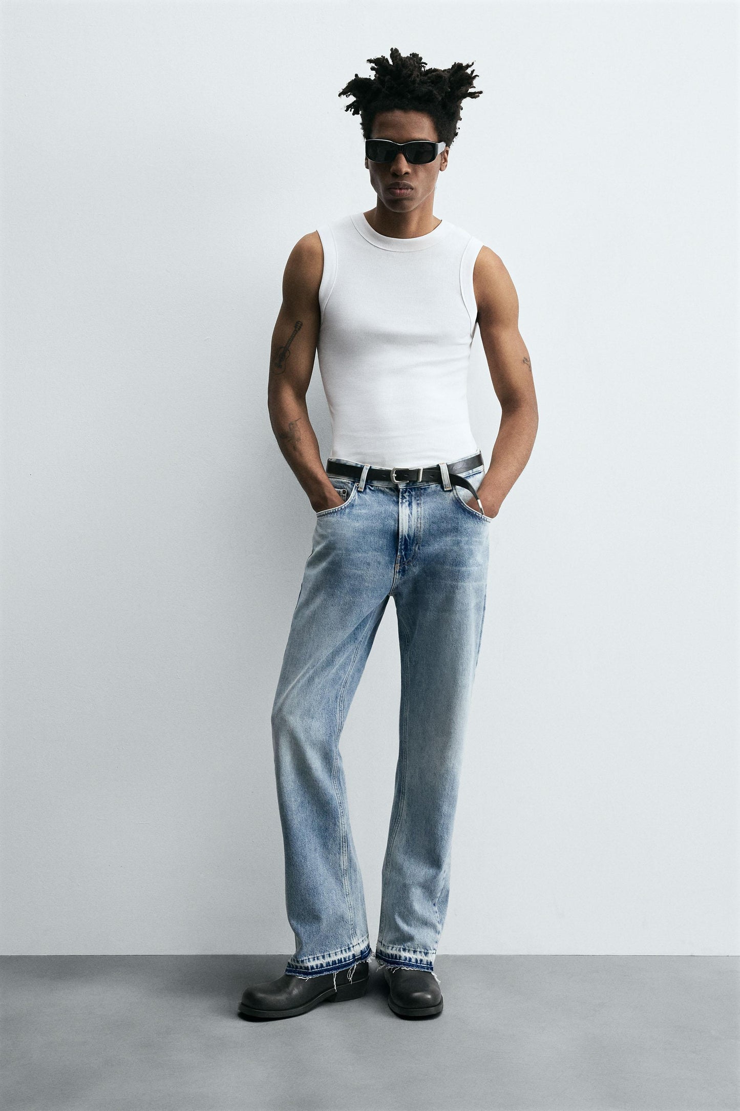 FLARE FIT JEANS