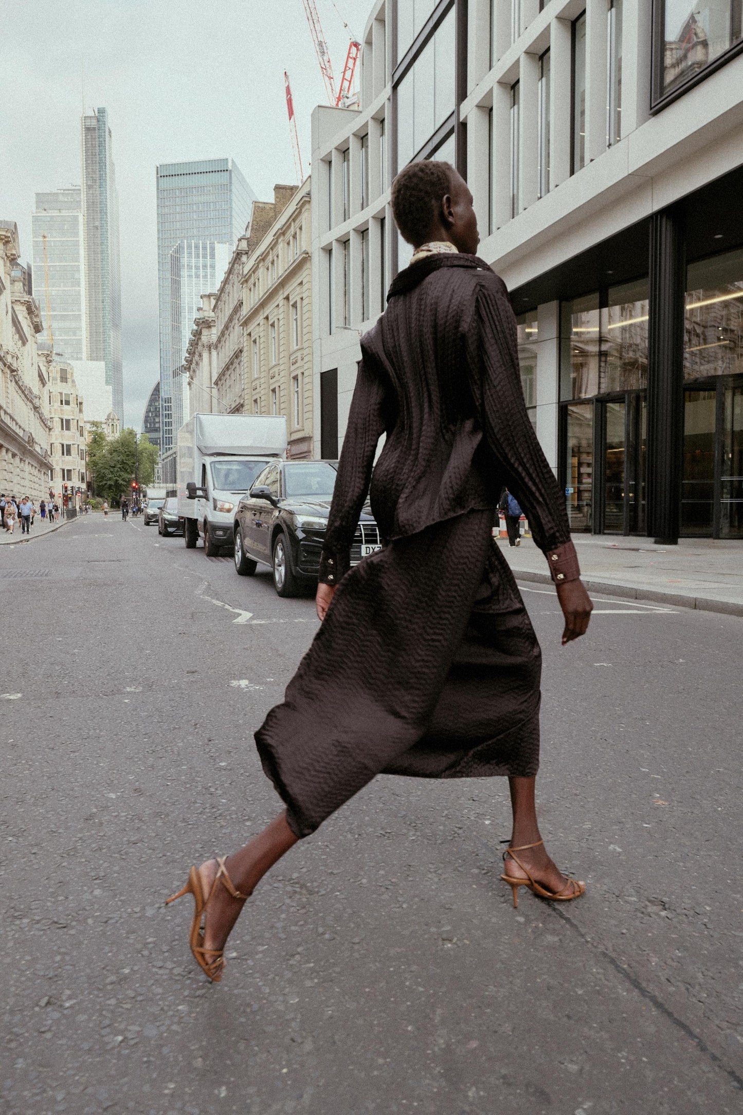 WRINKLED EFFECT SATIN SKIRT