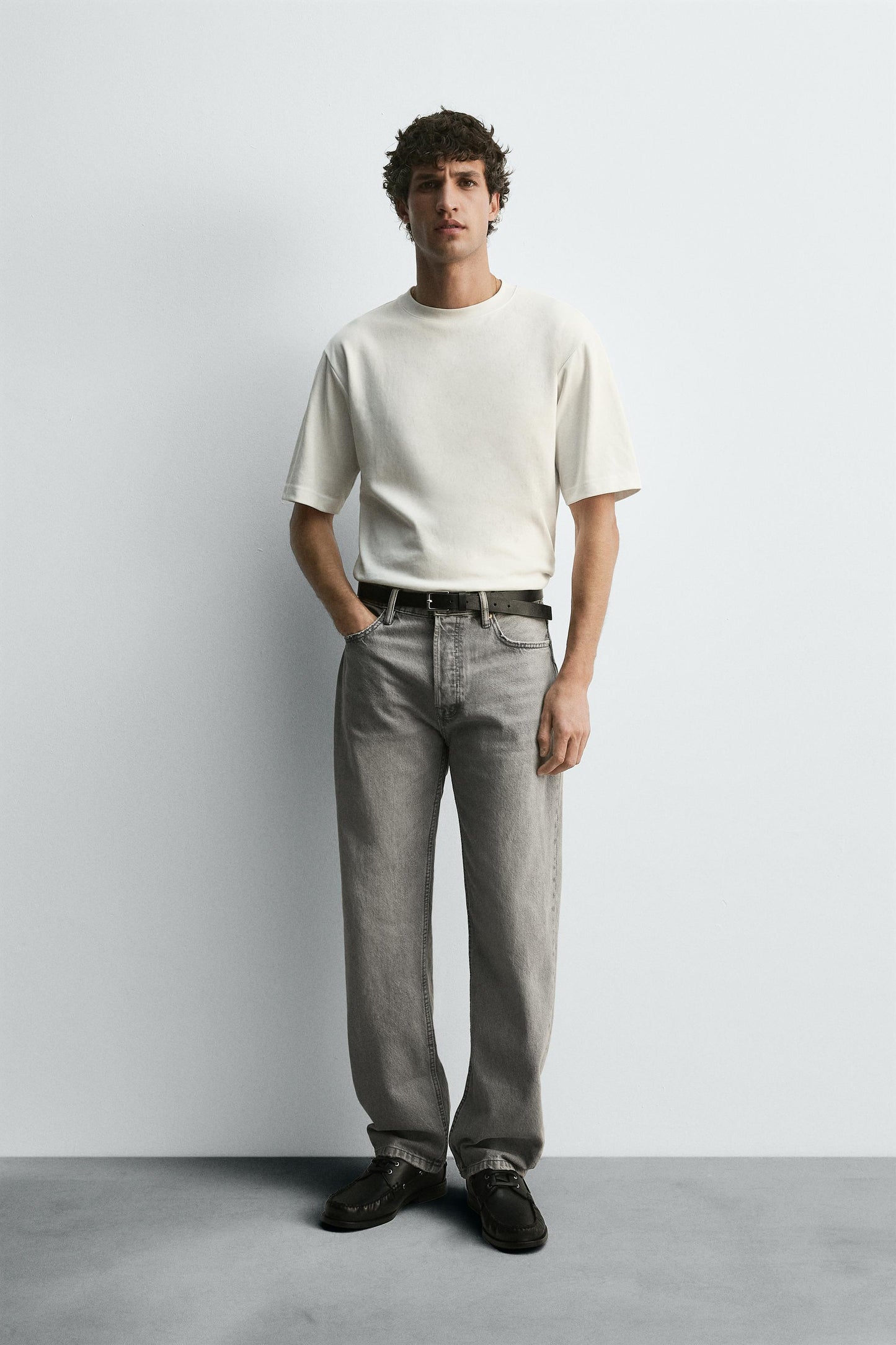 STRAIGHT FIT JEANS