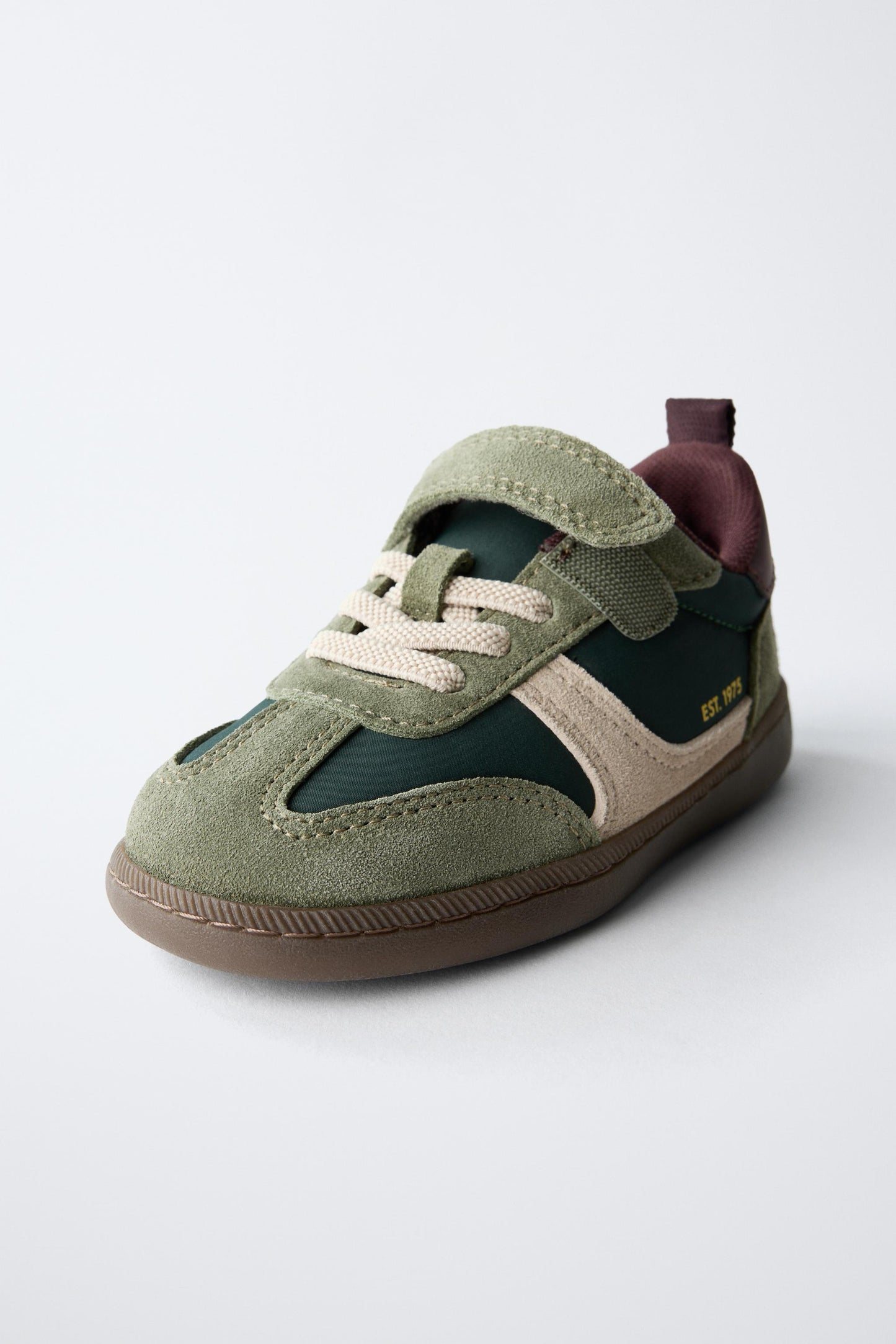 RETRO SNEAKERS