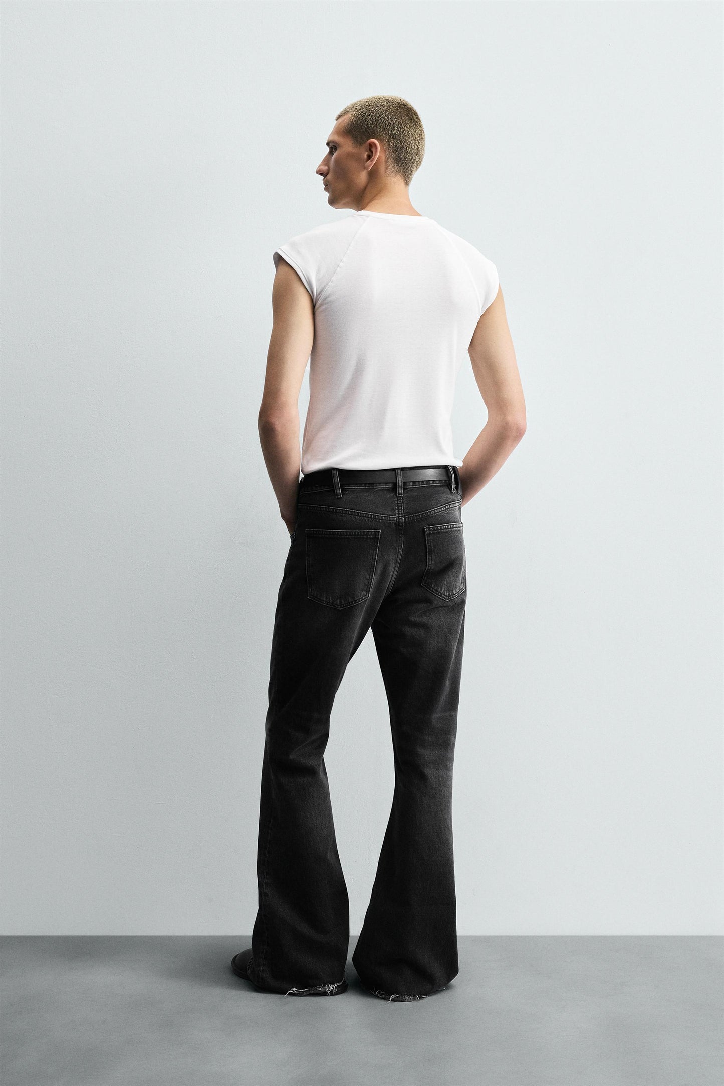 FLARE FIT JEANS