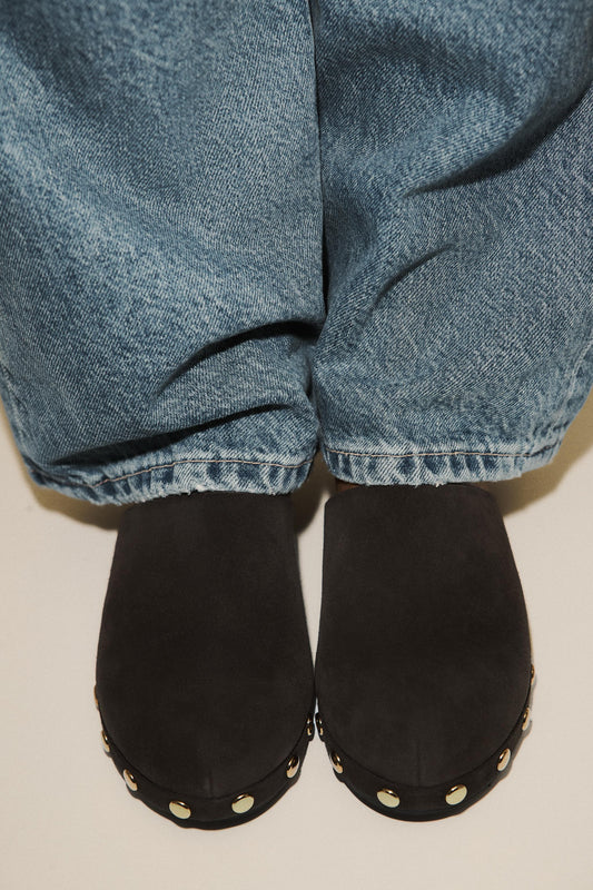 SPLIT LEATHER STUDDED KITTEN CLOGS
